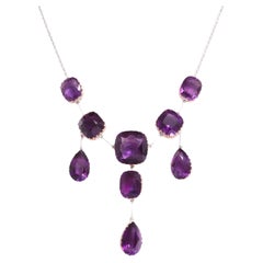 Wunderschöne Platin / Gold-Kronleuchter-Tropfen-Halskette mit 55 Karat. Amethyst-Edelsteine