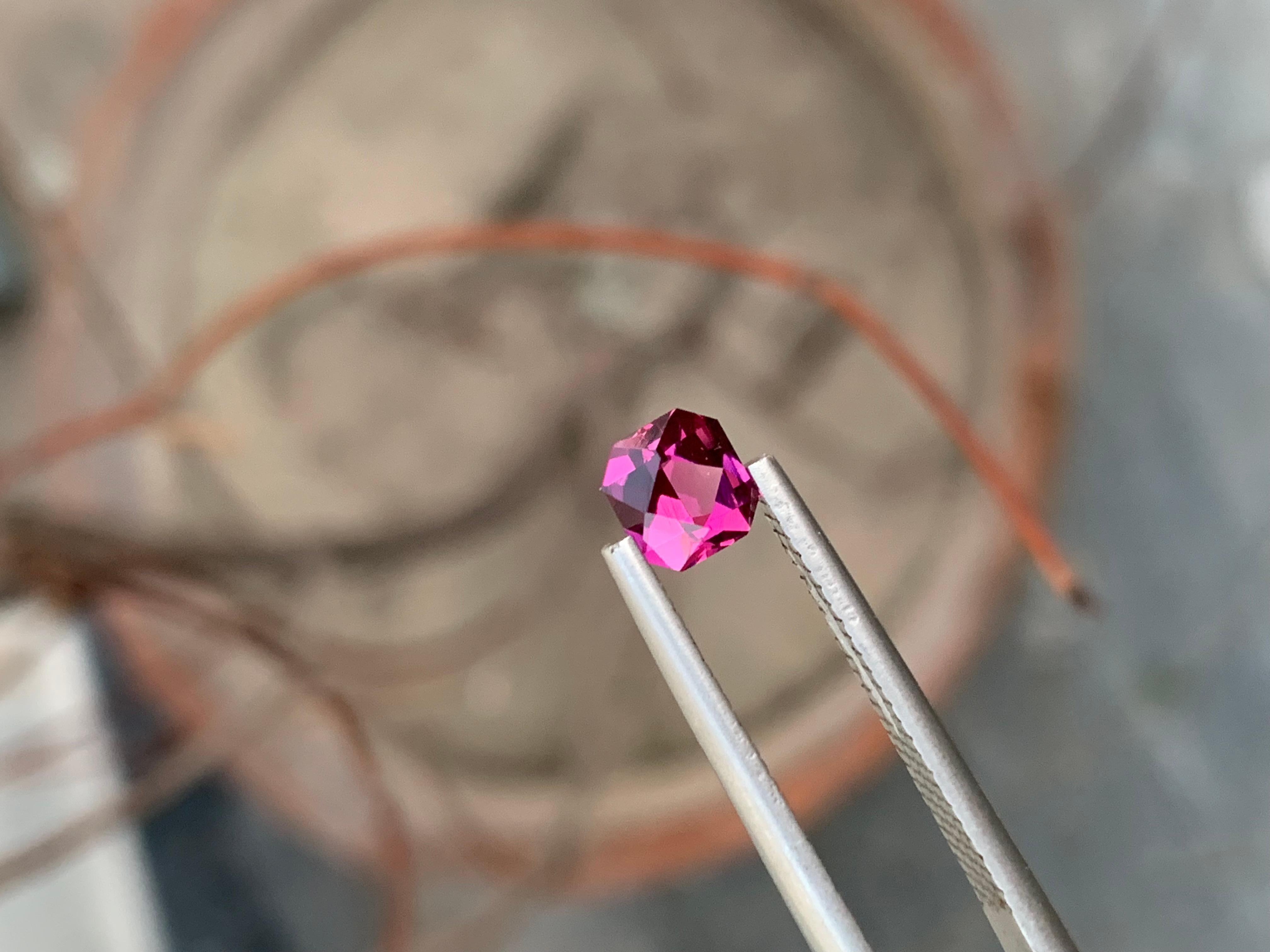 Octagon Cut Gorgeous Purplish Pink Loose Rhodolite Garnet 1.0 Carat Ring Gem For Sale