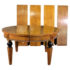 Preciosa y rara mesa de comedor Biedermeier del siglo XIX con cuatro hojas