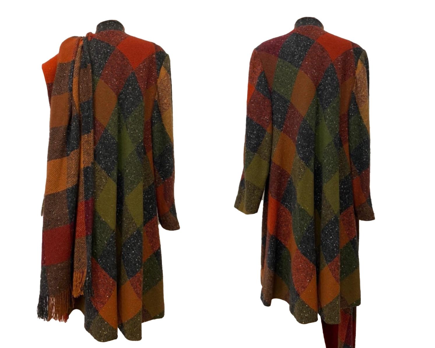 Gorgeous Rare MILA SCHÖN Coat tartan plaid wool with Stole  For Sale 2
