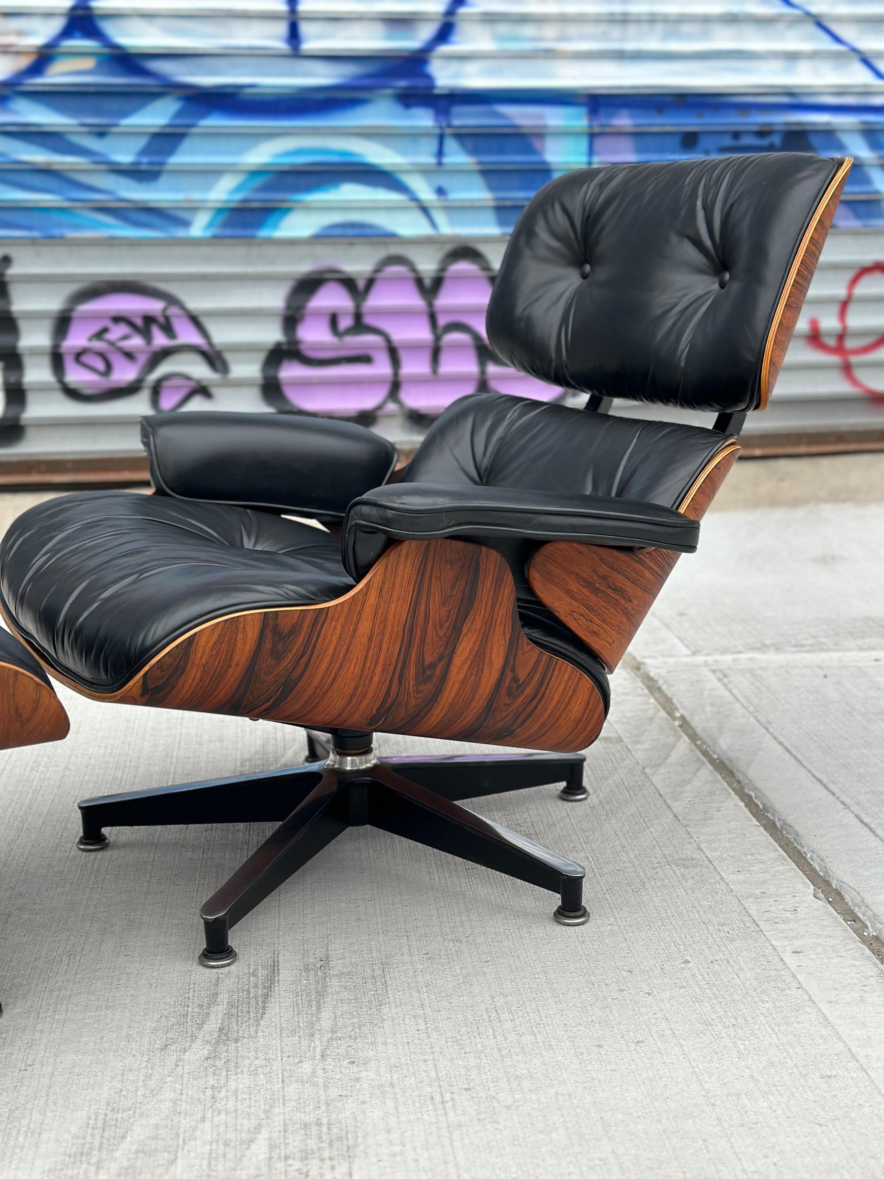 Superbe chaise longue et pouf Eames Herman Miller restaurée en vente 4