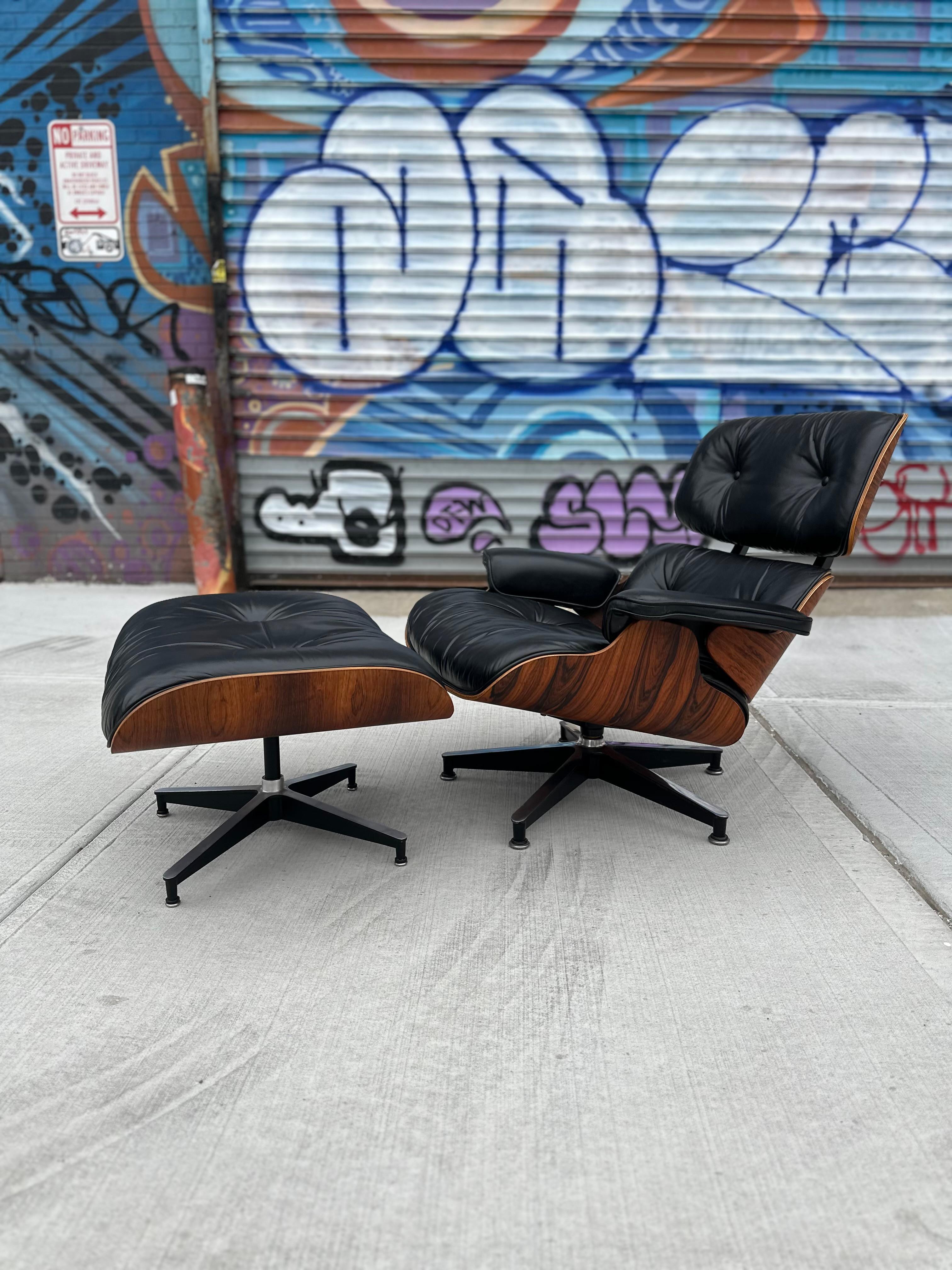 Superbe chaise longue et pouf Eames Herman Miller restaurée en vente 5