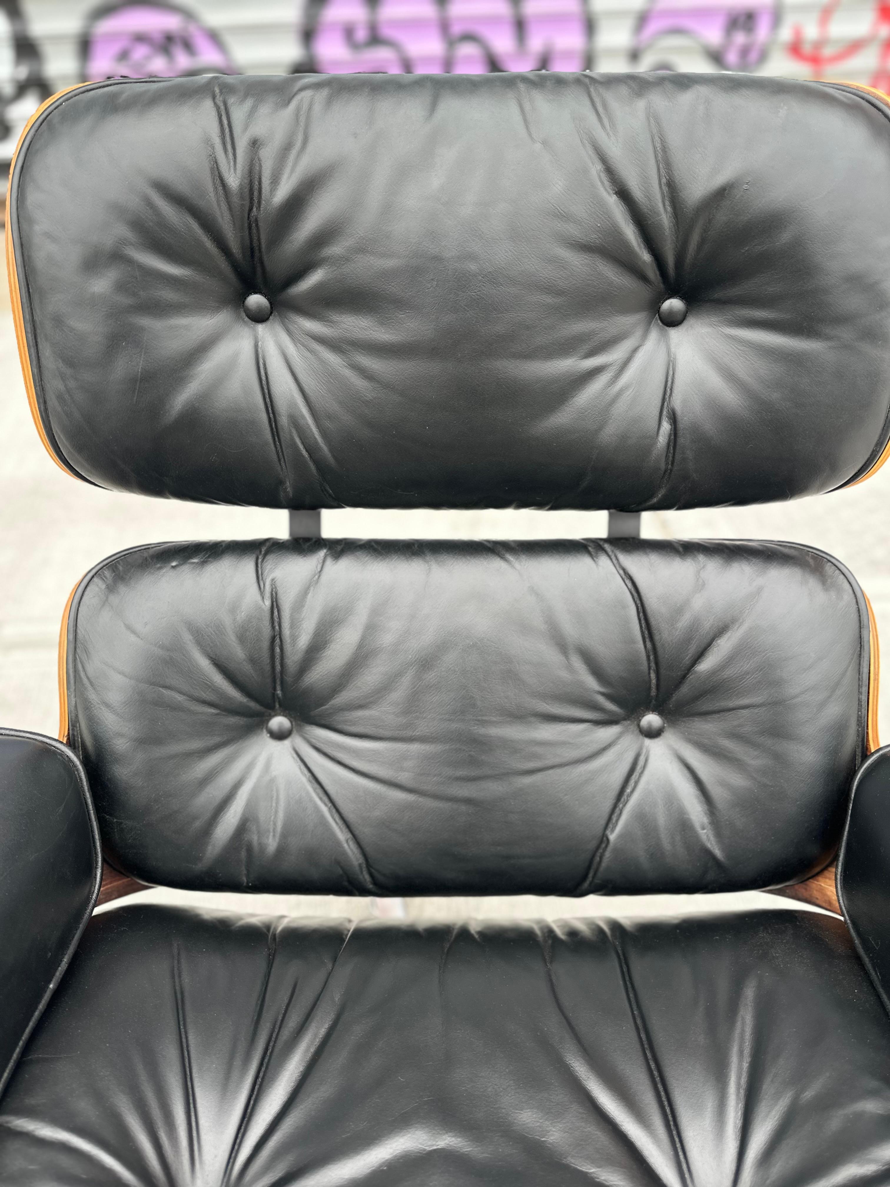 Superbe chaise longue et pouf Eames Herman Miller restaurée en vente 9