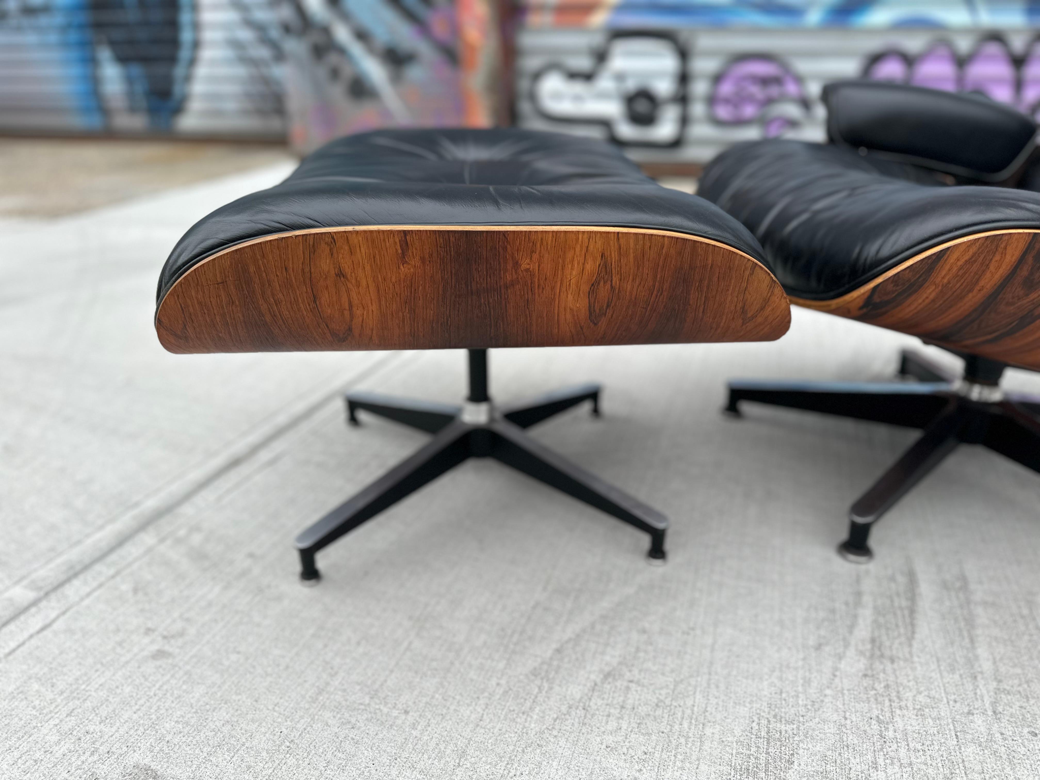 20th Century Gorgeous Restored Eames Herman Miller Lounge Chair and Ottoman For Sale