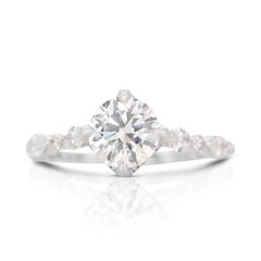 Gorgeous Rose-designed 18K White Gold Diamond Ring