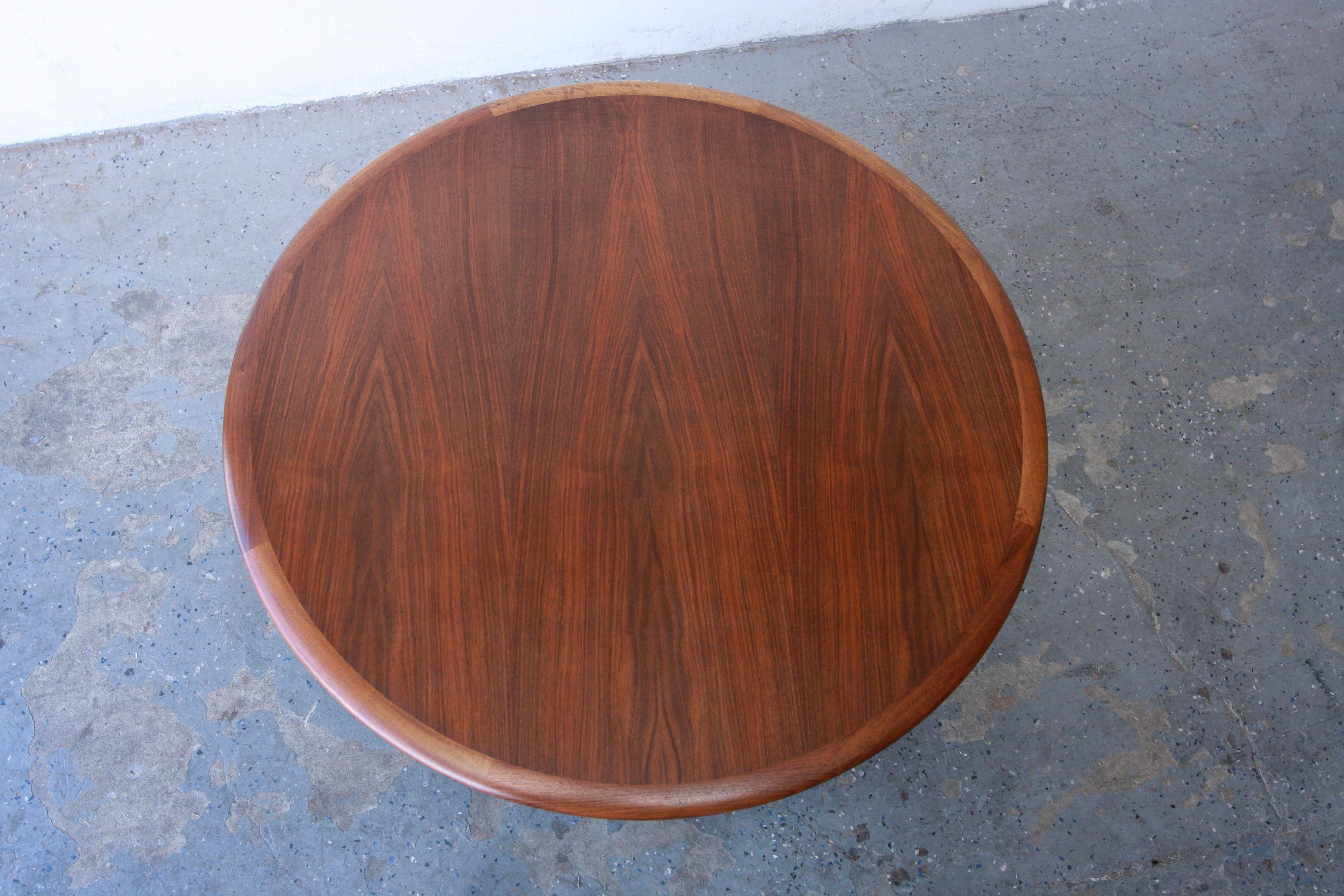 Gorgeous Round Walnut Mid Century Danish Modern Coffee Table Imported By Schwarz In Good Condition In Las Vegas, NV