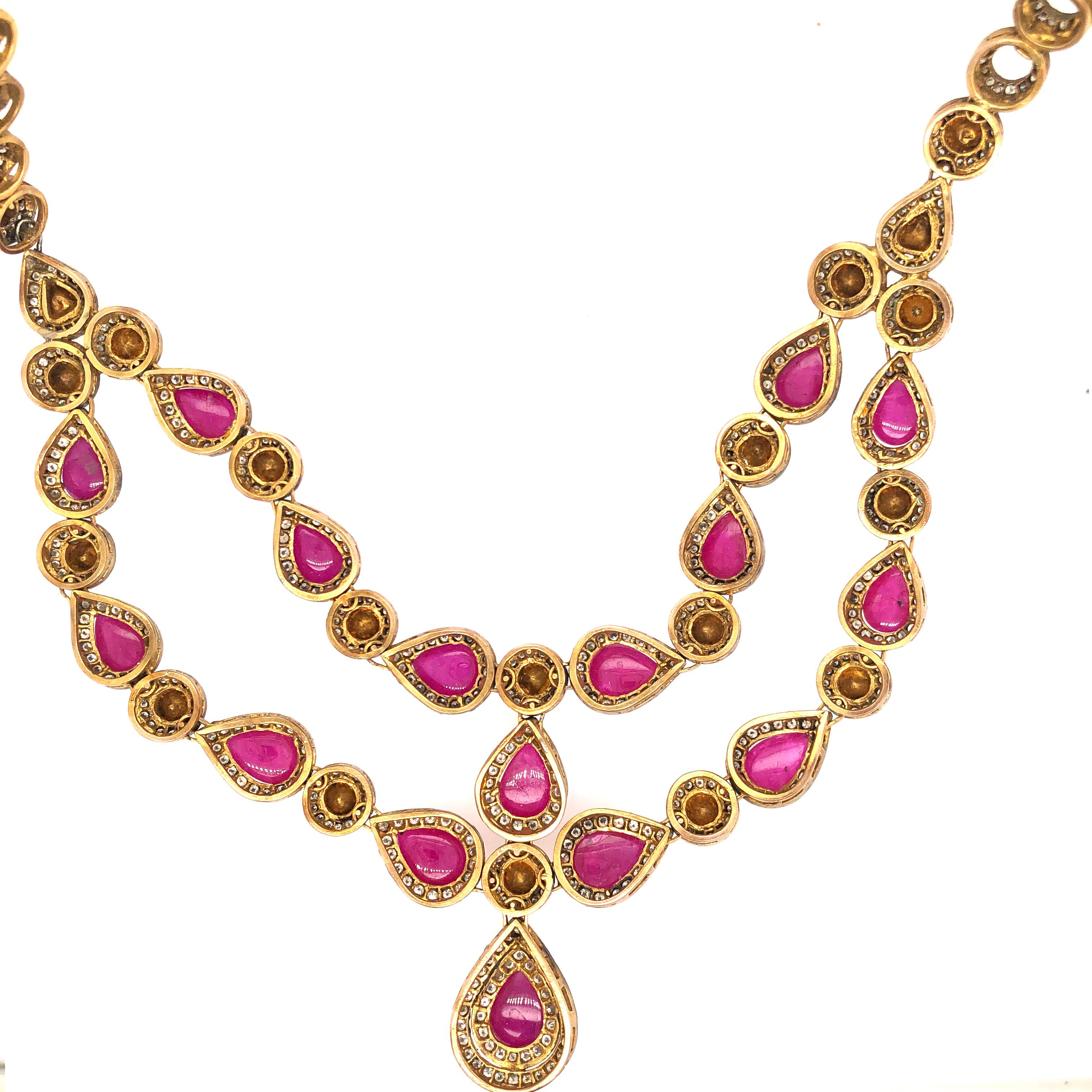 Taglio misto Splendida collana di rubini e diamanti rosati in oro 14k e argento in vendita