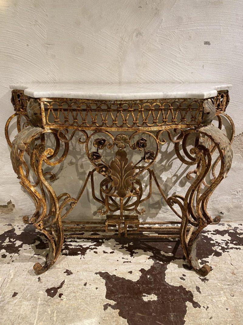 Magnificant and beautifully imposing old iron console, from France.

This elegant piece is designed with an elegantly detailed iron base, with the most beautiful curved details and lines and on top of the base rests an exquisitely carved pale