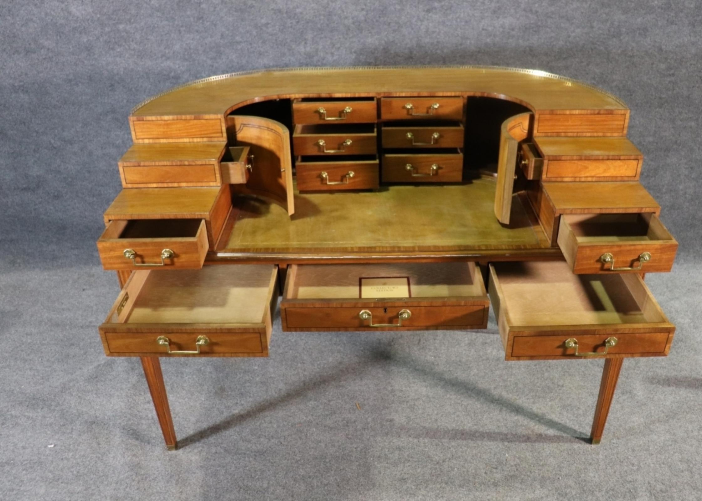 Magnifique bureau Carlton House en bois de citronnier de Baker Furniture en vente 3