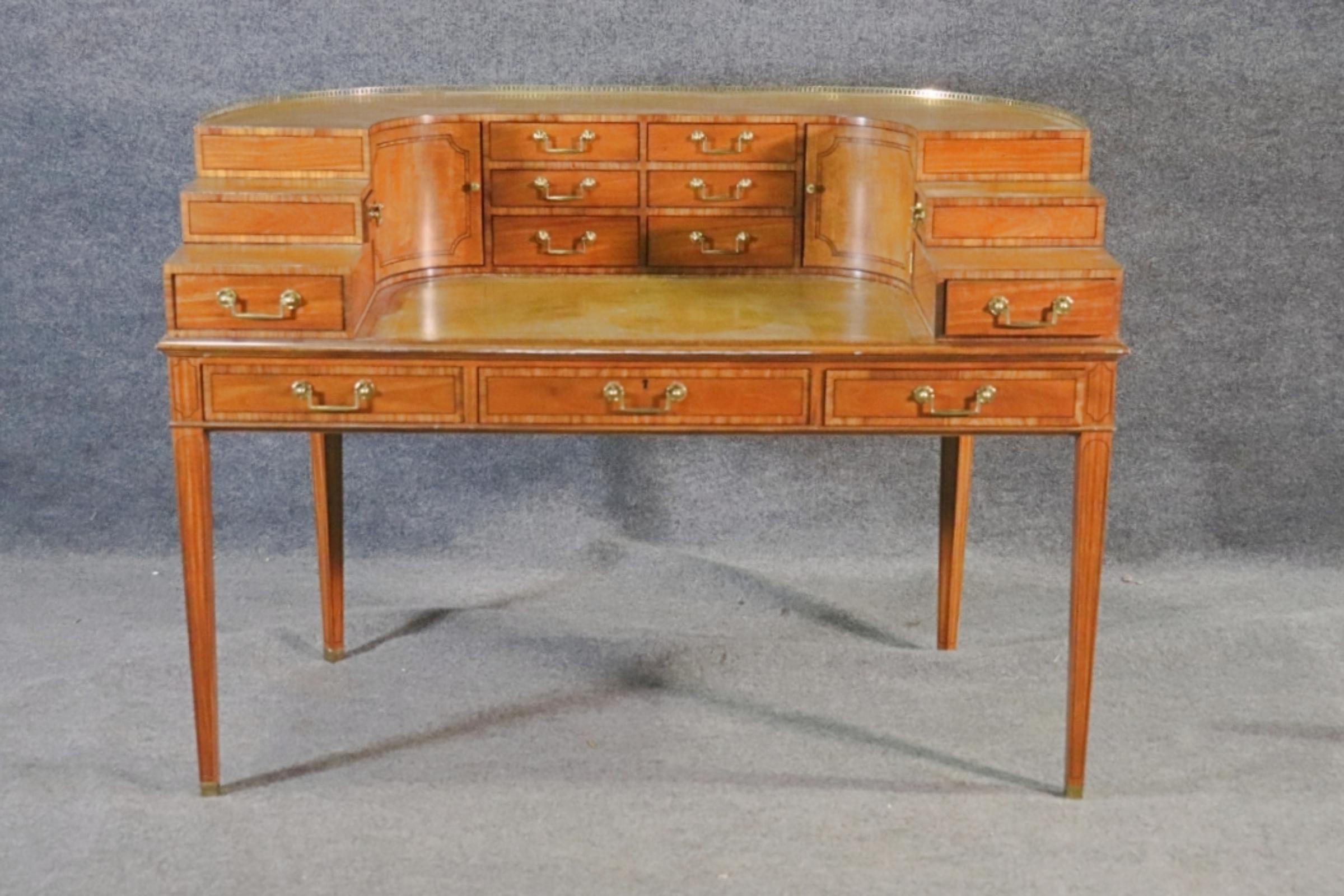 Magnifique bureau Carlton House en bois de citronnier de Baker Furniture en vente 7