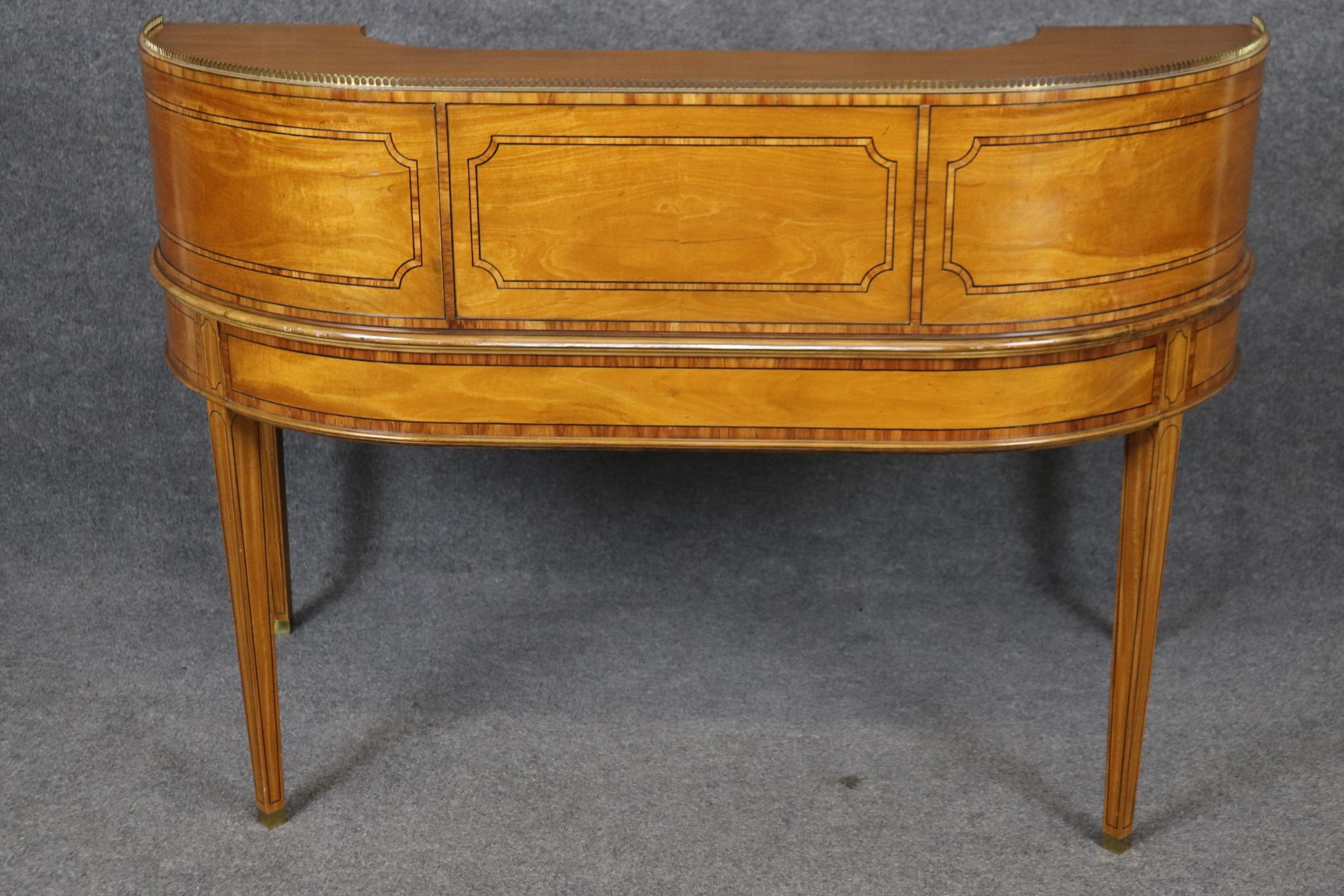 Magnifique bureau Carlton House en bois de citronnier de Baker Furniture en vente 8