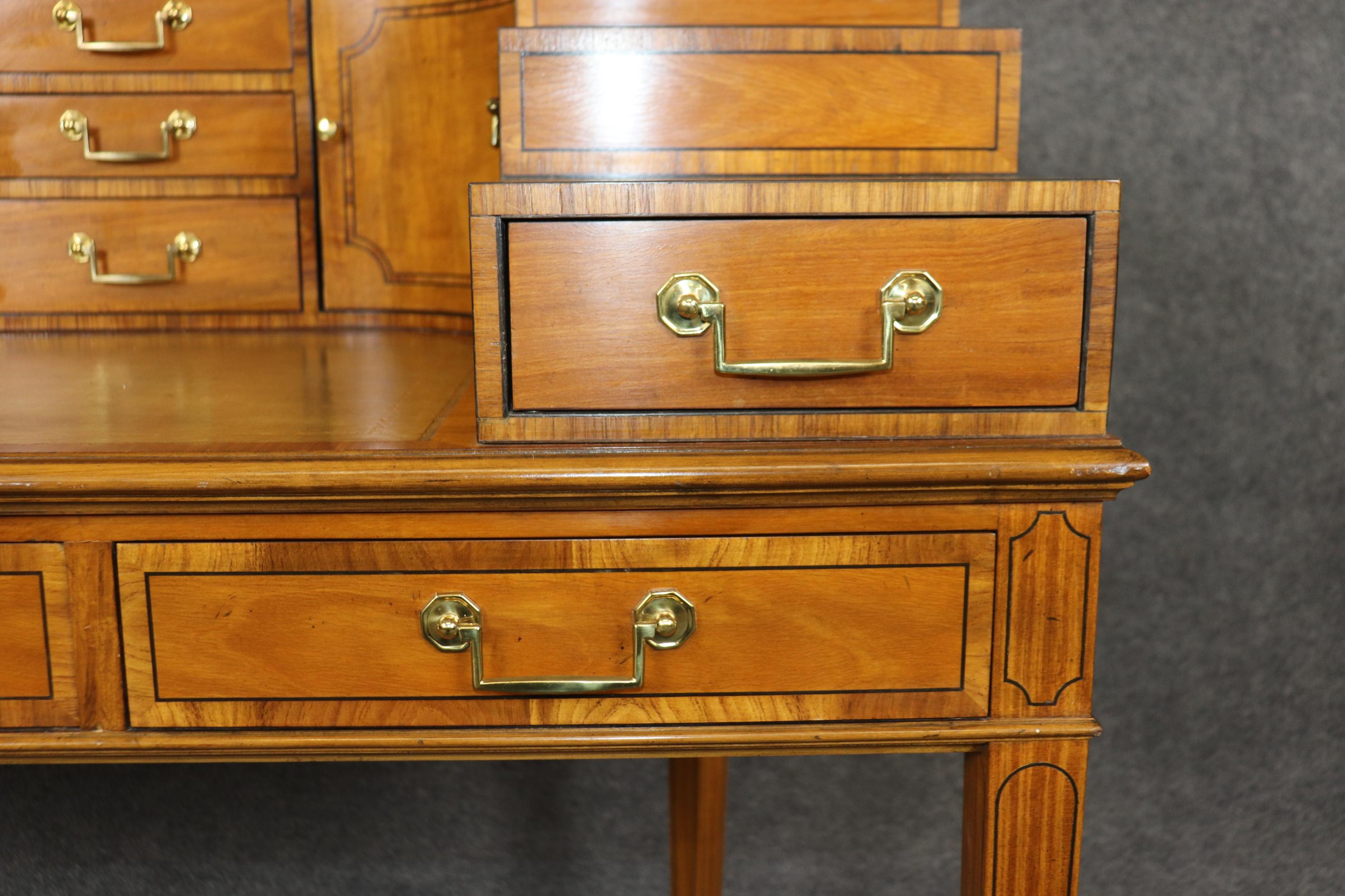 Magnifique bureau Carlton House en bois de citronnier de Baker Furniture en vente 10