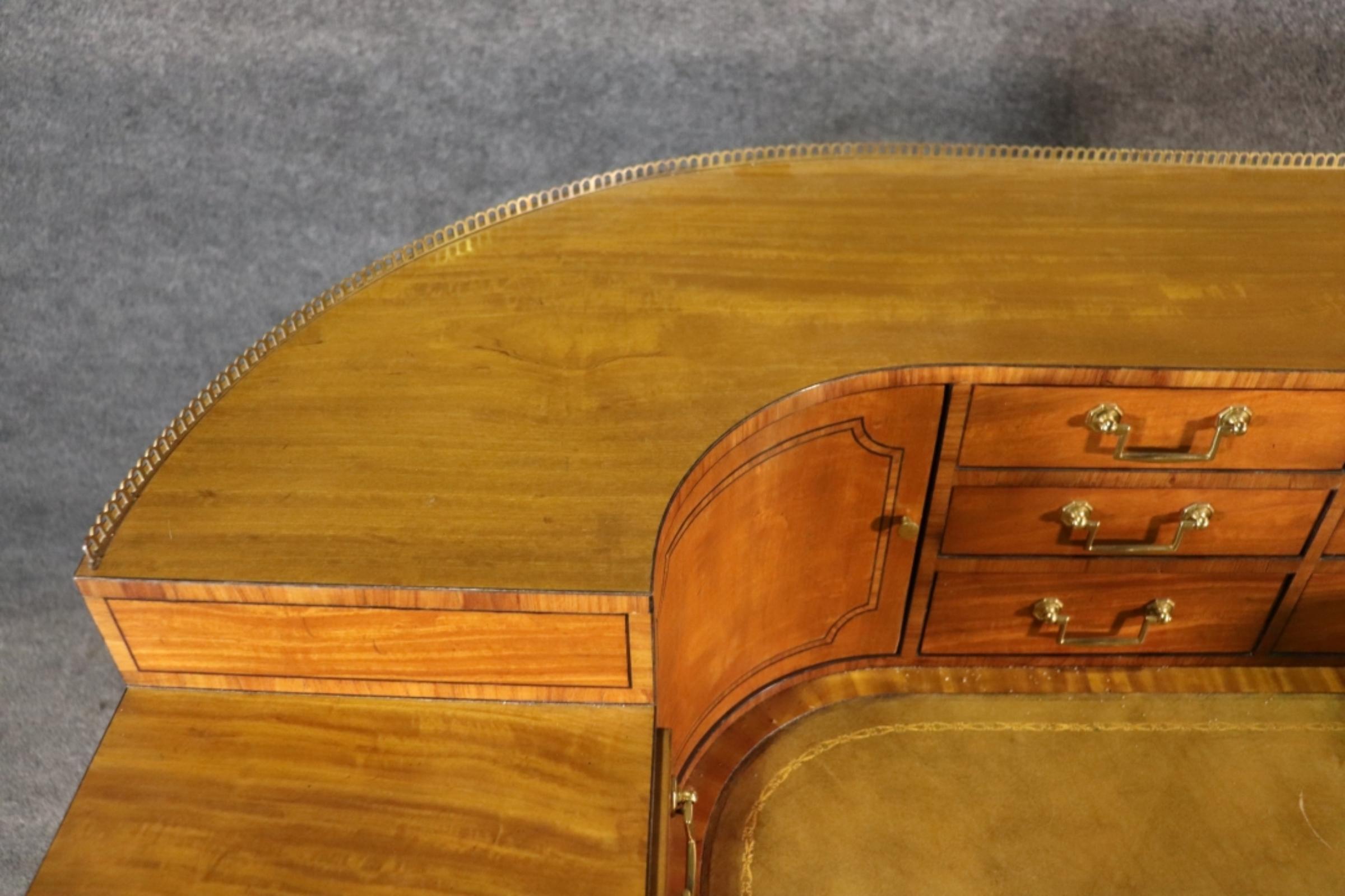 Fin du 20e siècle Magnifique bureau Carlton House en bois de citronnier de Baker Furniture en vente