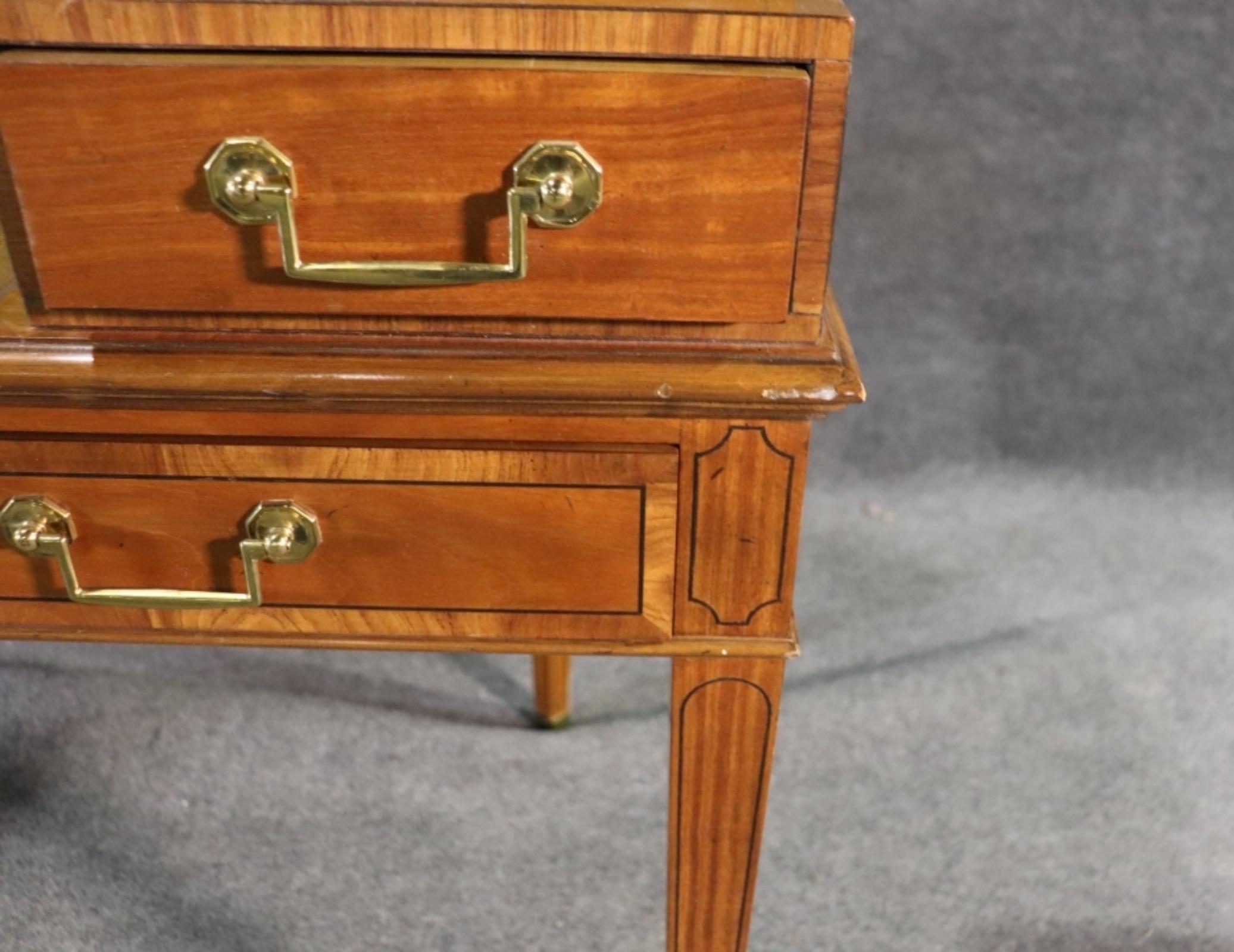 Magnifique bureau Carlton House en bois de citronnier de Baker Furniture en vente 1