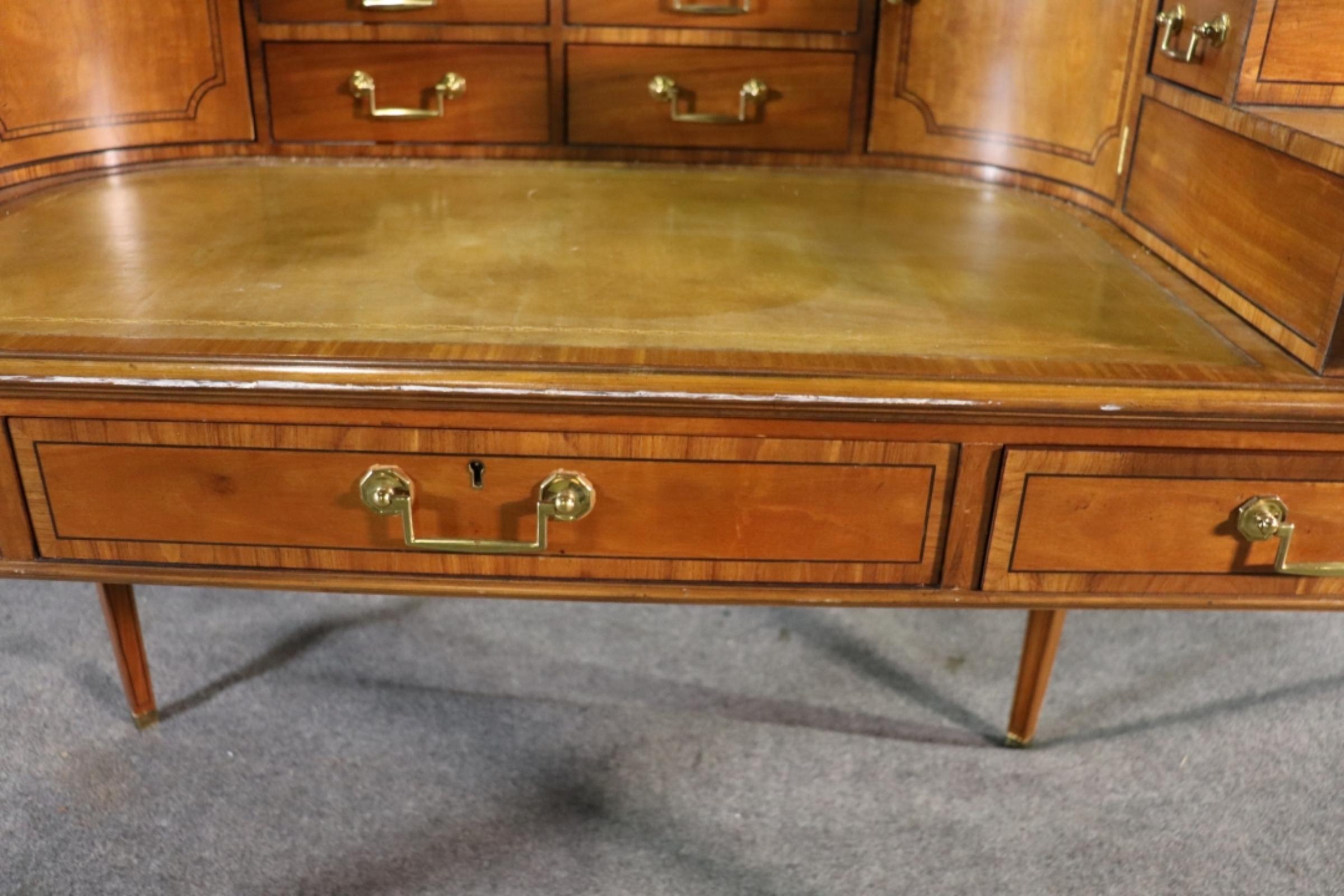 Magnifique bureau Carlton House en bois de citronnier de Baker Furniture en vente 2