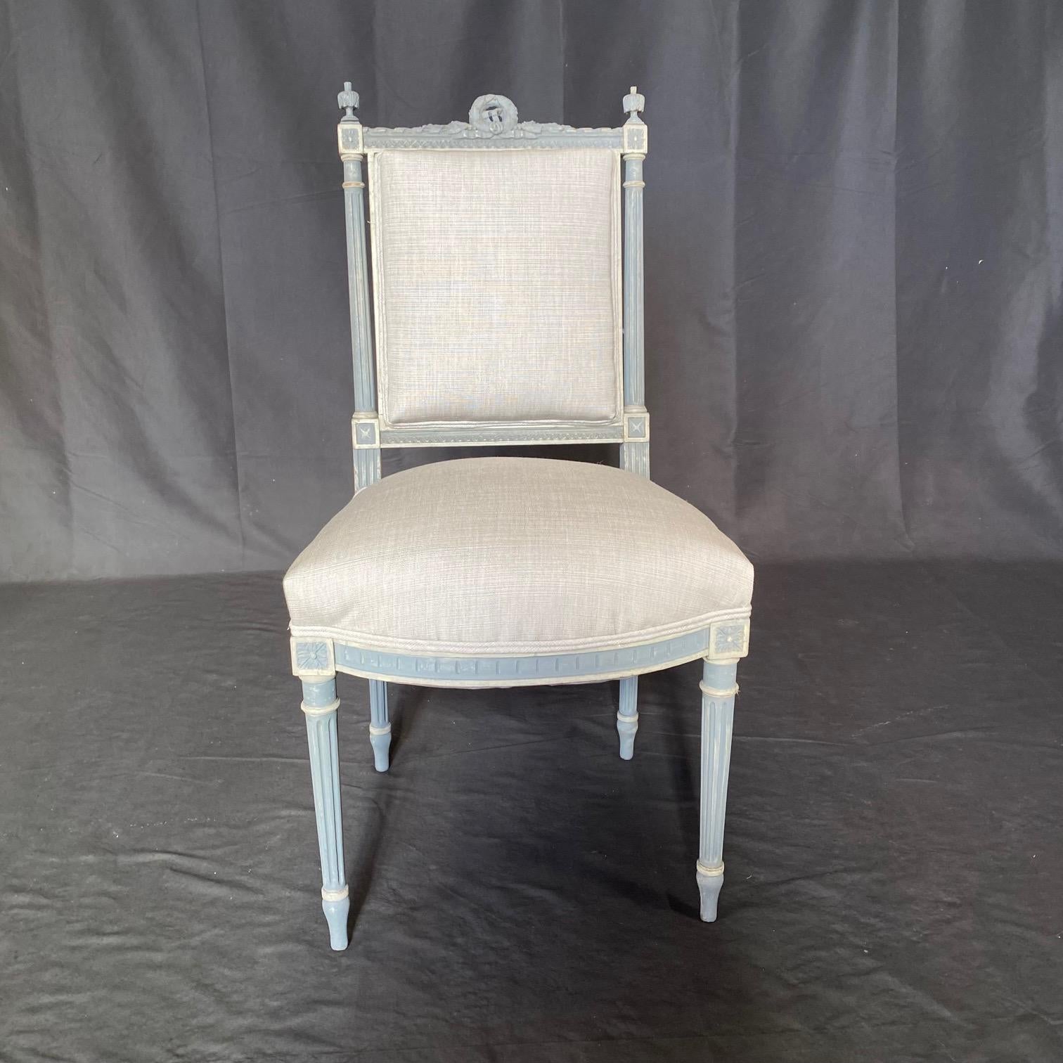 Wunderschöner Satz von 4 bemalten und neu gepolsterten französischen Louis-XVI-Esszimmerstühlen im Louis-XVI-Stil im Angebot 7