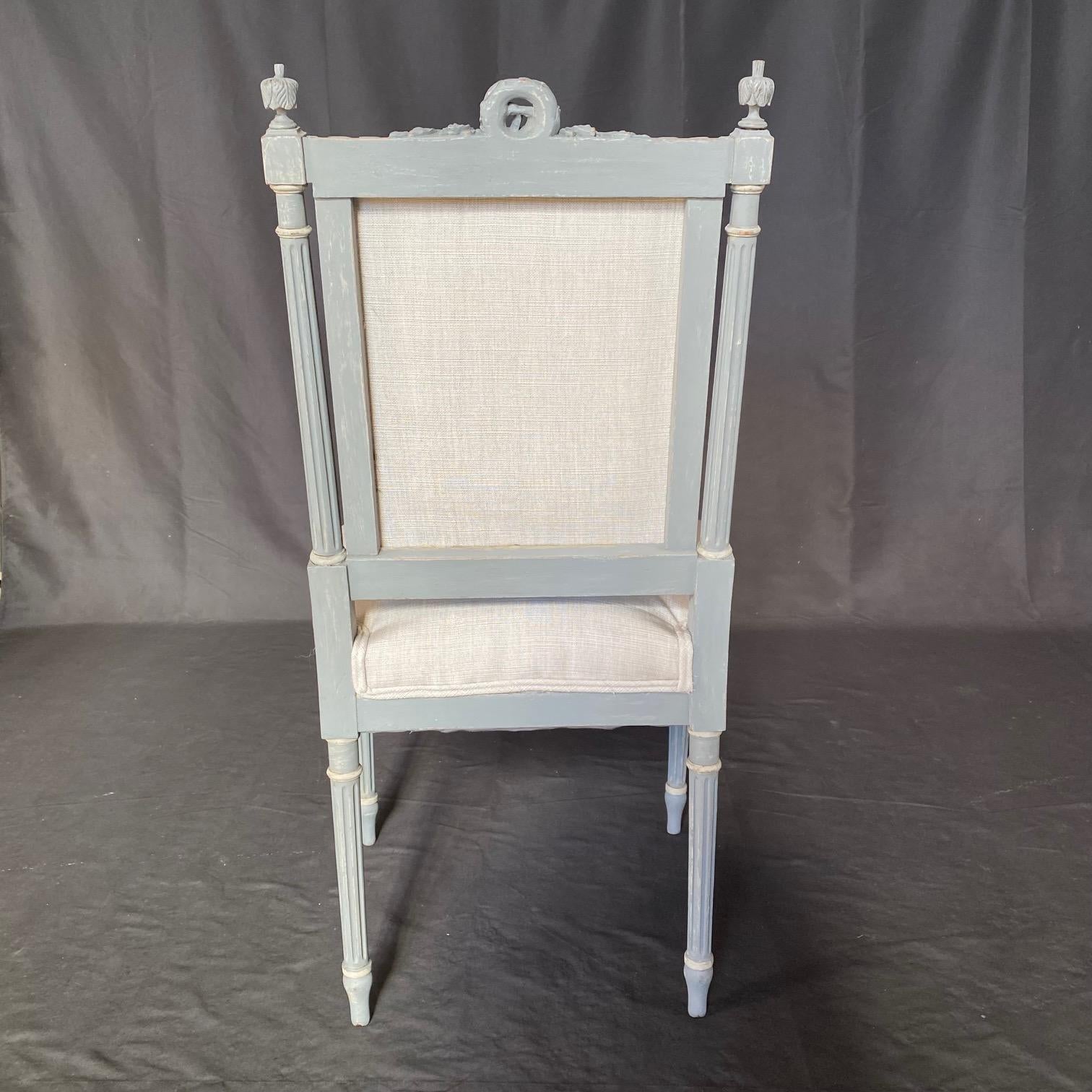 Wunderschöner Satz von 4 bemalten und neu gepolsterten französischen Louis-XVI-Esszimmerstühlen im Louis-XVI-Stil im Angebot 10
