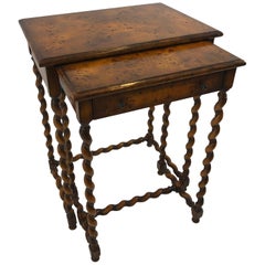Superbe ensemble de tables gigognes en ronce avec pieds en torsion d'orge