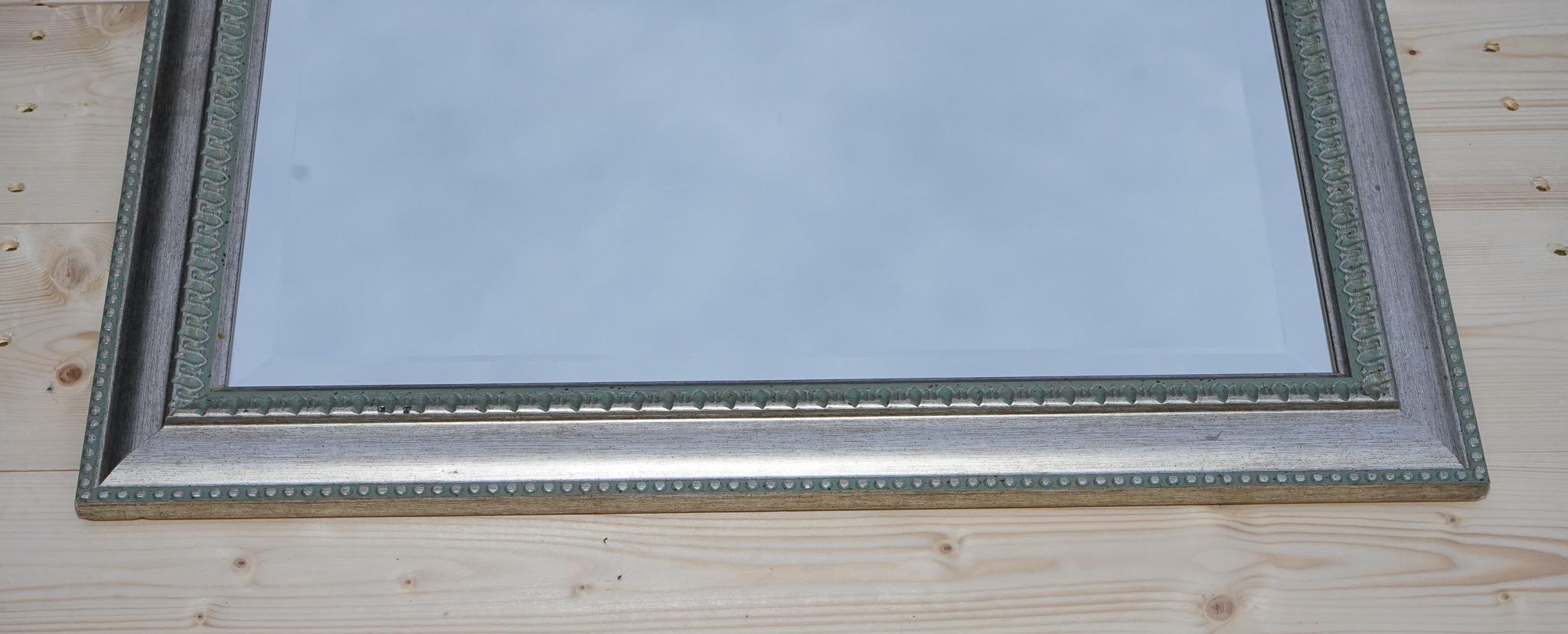 Britannico Splendida cornice d'argento grigia con cornice a muro appesa a parete. in vendita