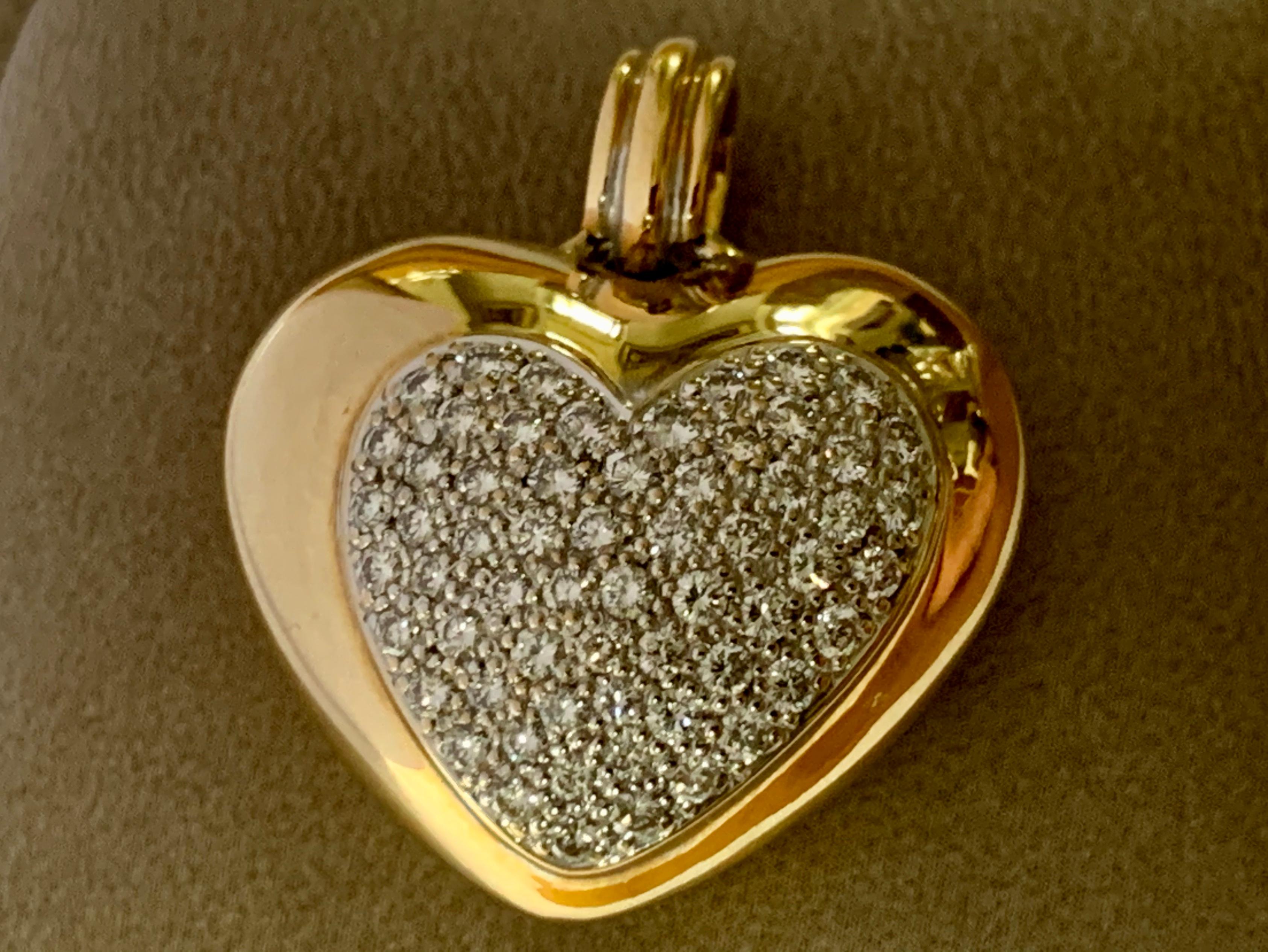 Gorgeous Solid 18 Karat Gold Diamond Heart Pendant with Clip Device In Good Condition For Sale In Zurich, Zollstrasse