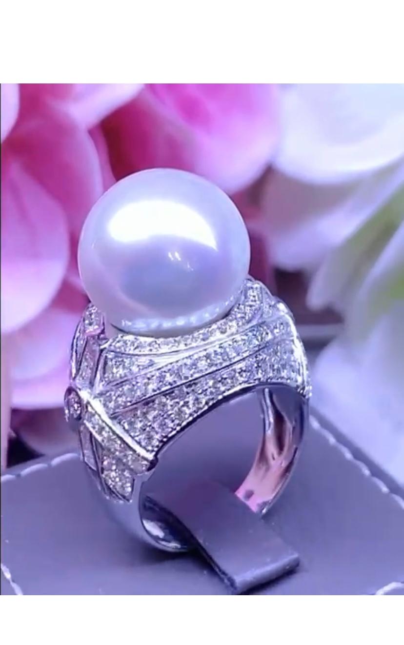 Gorgeous South Sea Pearl and Diamonds on Ring In New Condition For Sale In Massafra, IT