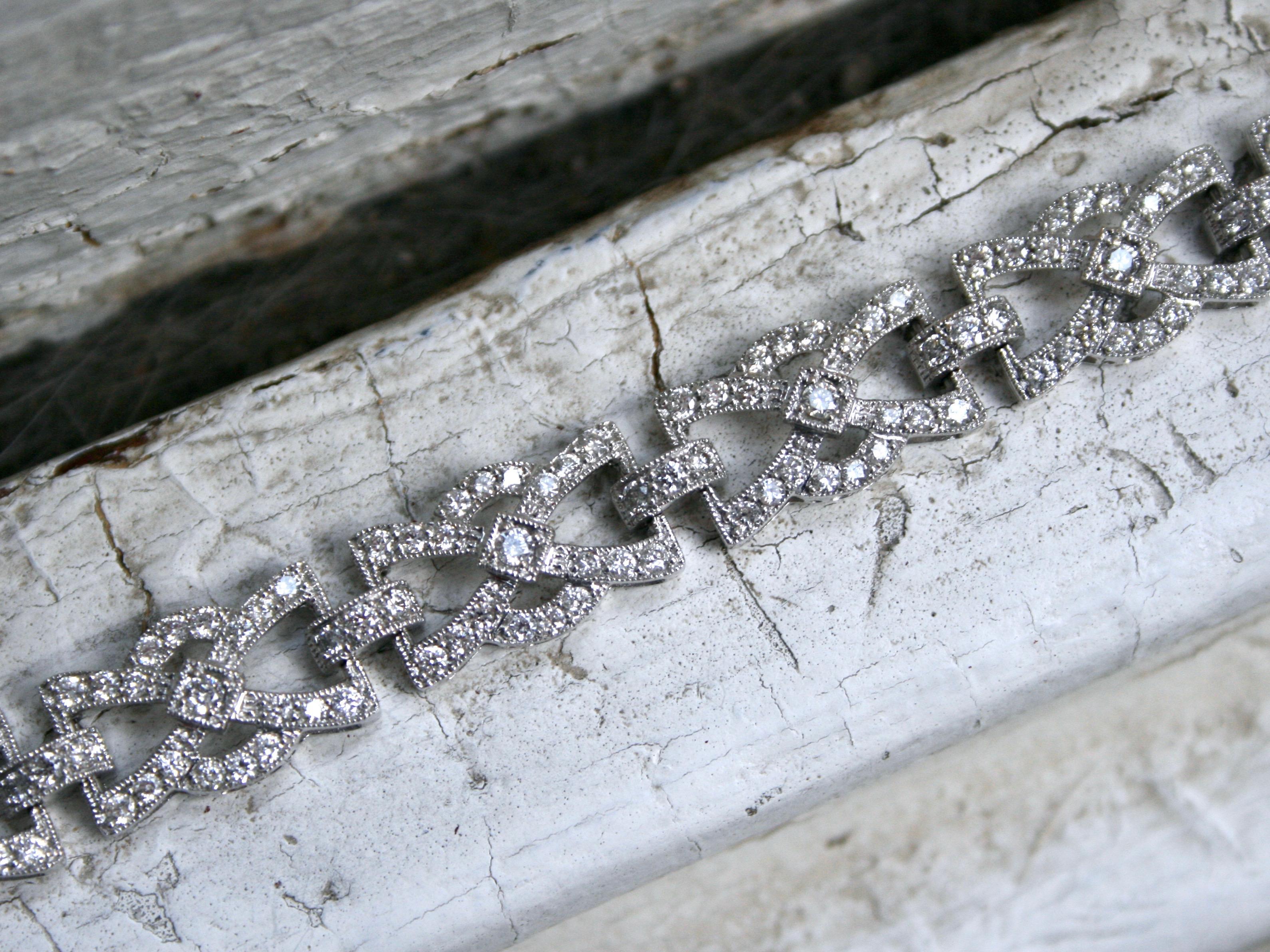 Art Deco Gorgeous Sparkly 18 Karat White Gold Diamond Fancy Bracelet, 2.87 Carat For Sale