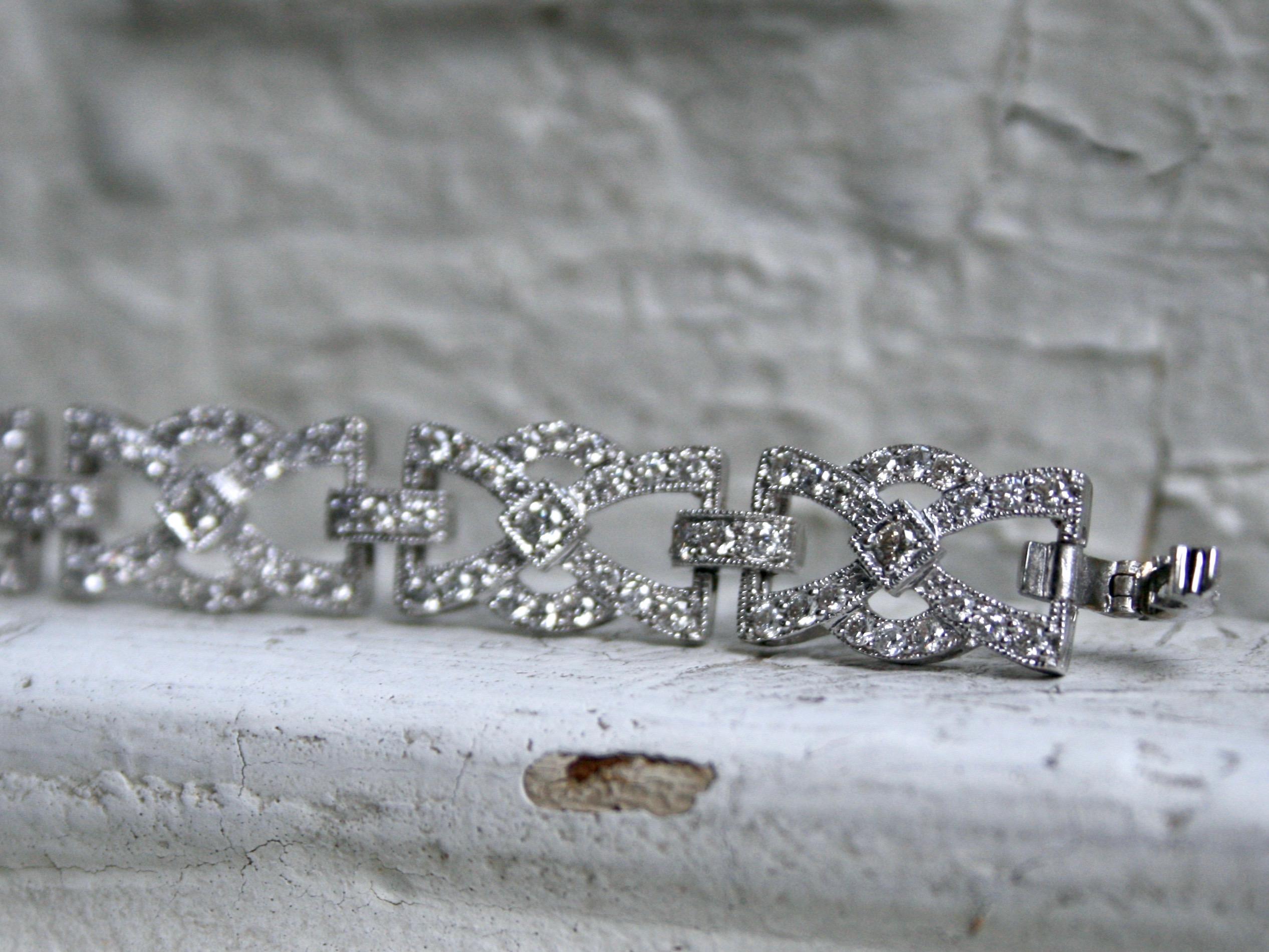 Gorgeous Sparkly 18 Karat White Gold Diamond Fancy Bracelet, 2.87 Carat In Excellent Condition For Sale In San Francisco, CA