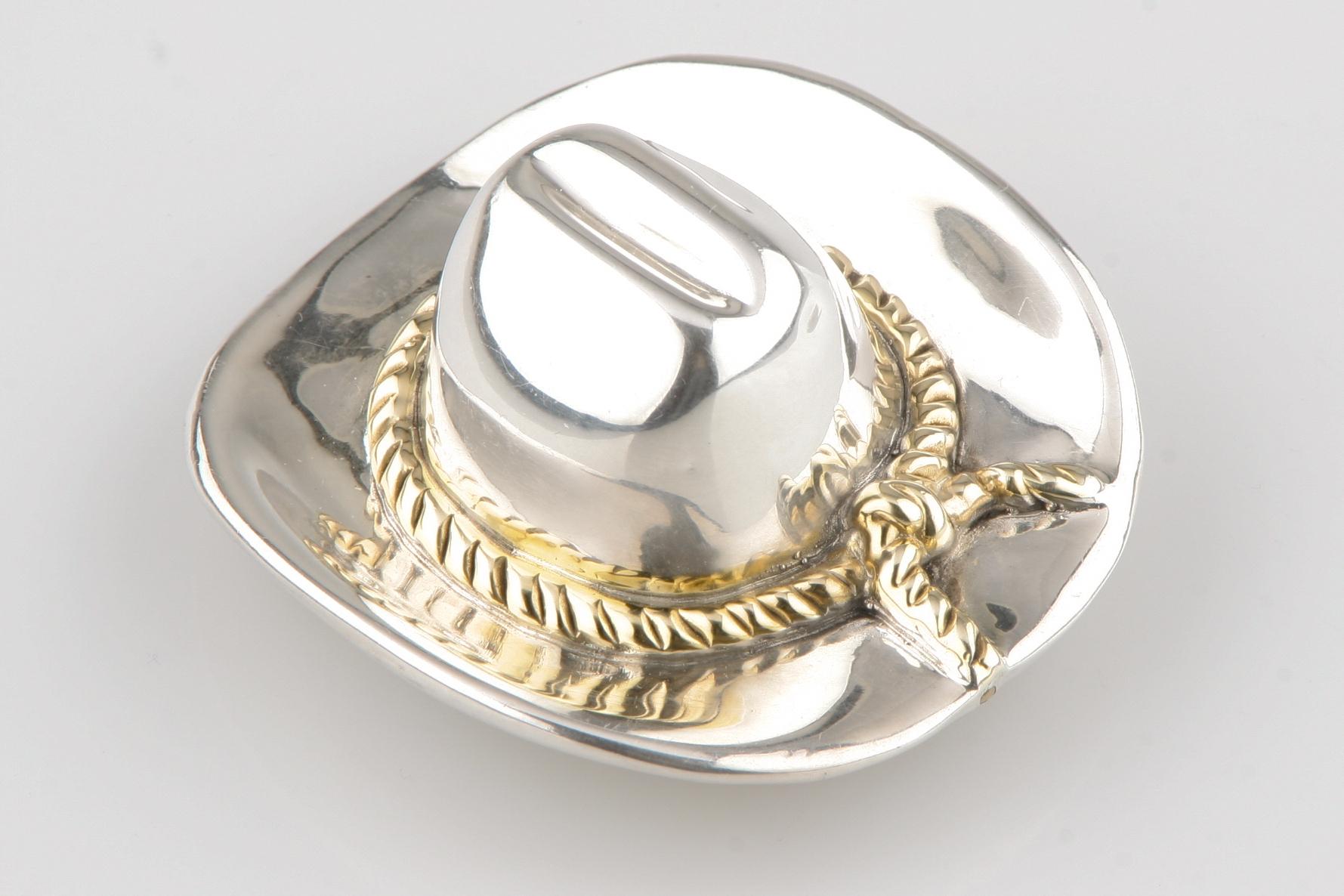 Beautiful sterling silver cowboy hat brooch with gold-plate detailing.

Total Mass = 36.8 grams
Total Length = 2.5 inches
Total Width = 2.25 inches
Total Height = 1.5 inches