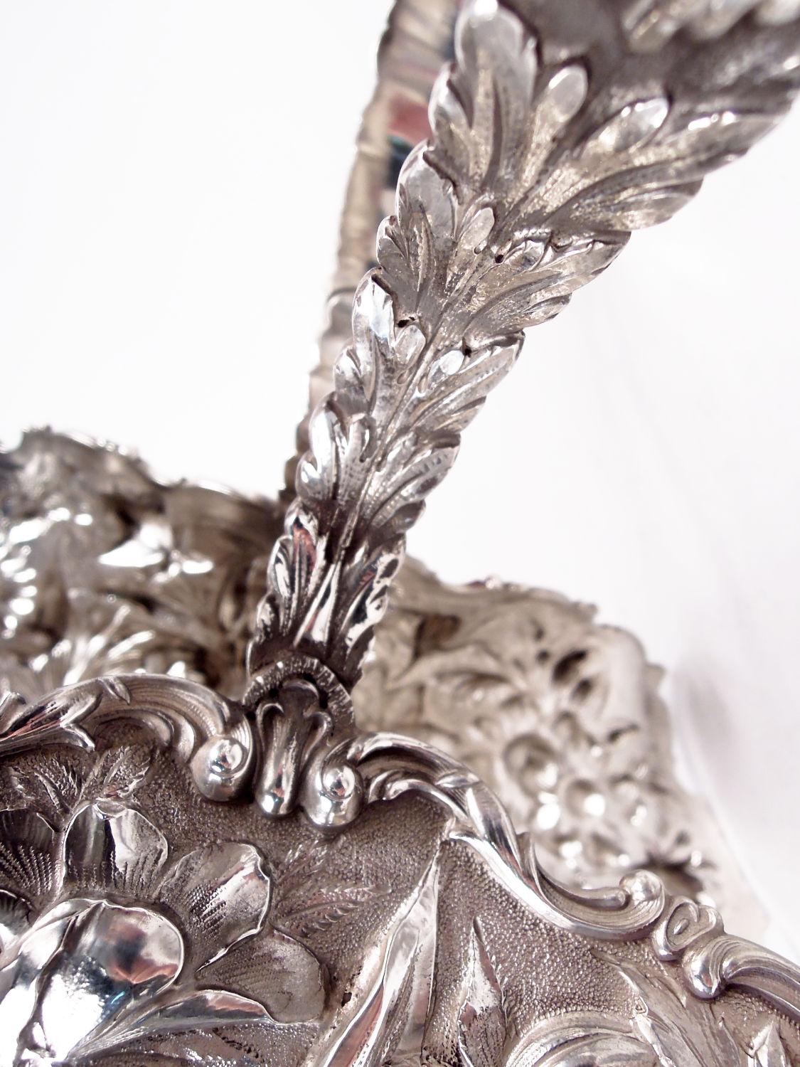 Début du 20ème siècle Superbe panier de mariage Stieff Baltimore en argent sterling repoussé, 1914 en vente