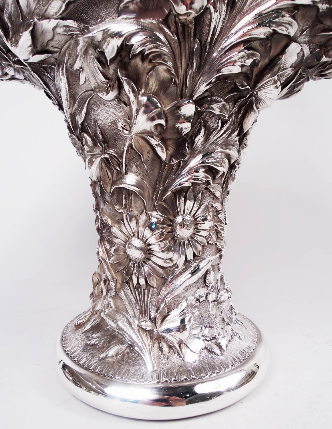Superbe panier de mariage Stieff Baltimore en argent sterling repoussé, 1914 en vente 1