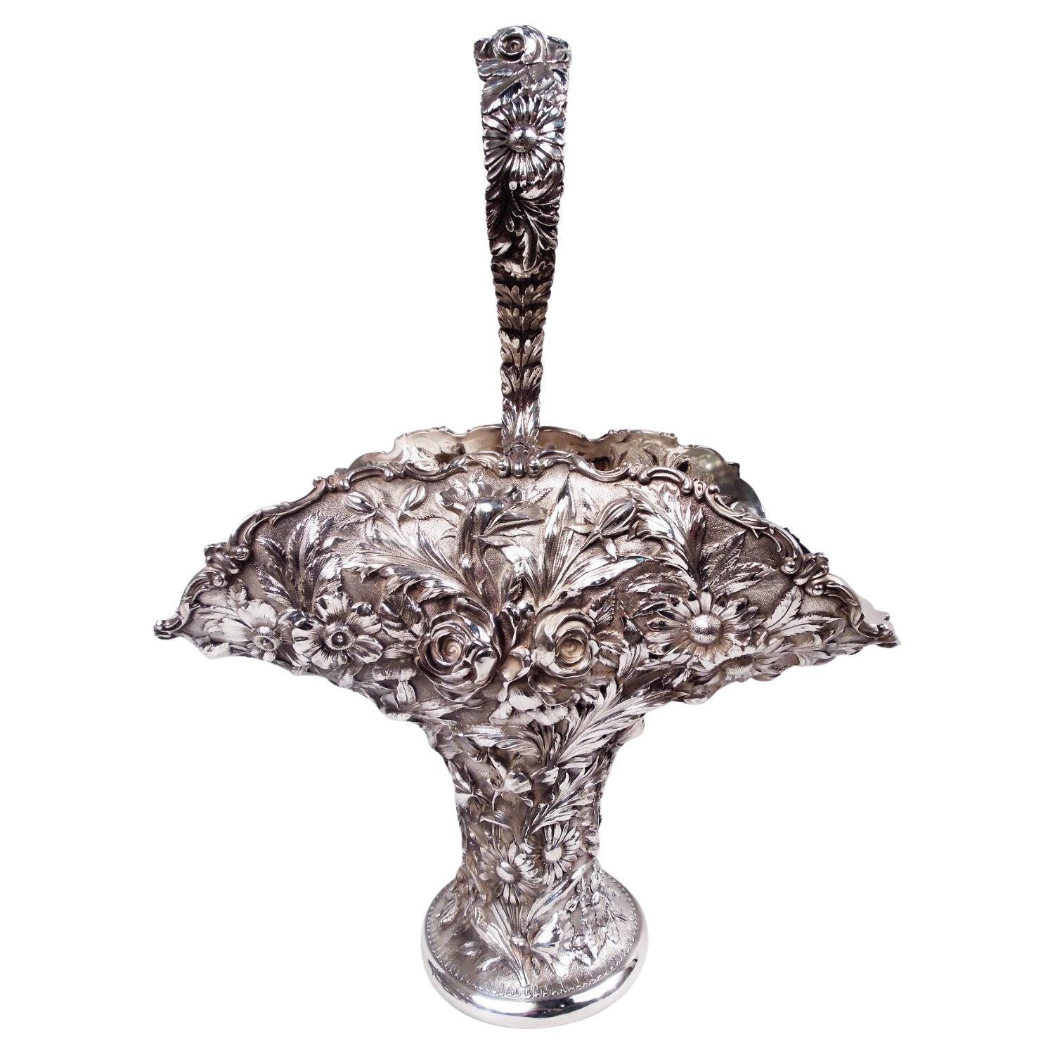 Superbe panier de mariage Stieff Baltimore en argent sterling repoussé, 1914 en vente