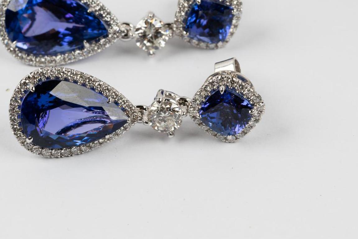 Gorgeous Tanzanite and Diamond Dangling Earrings in 18k For Sale 5