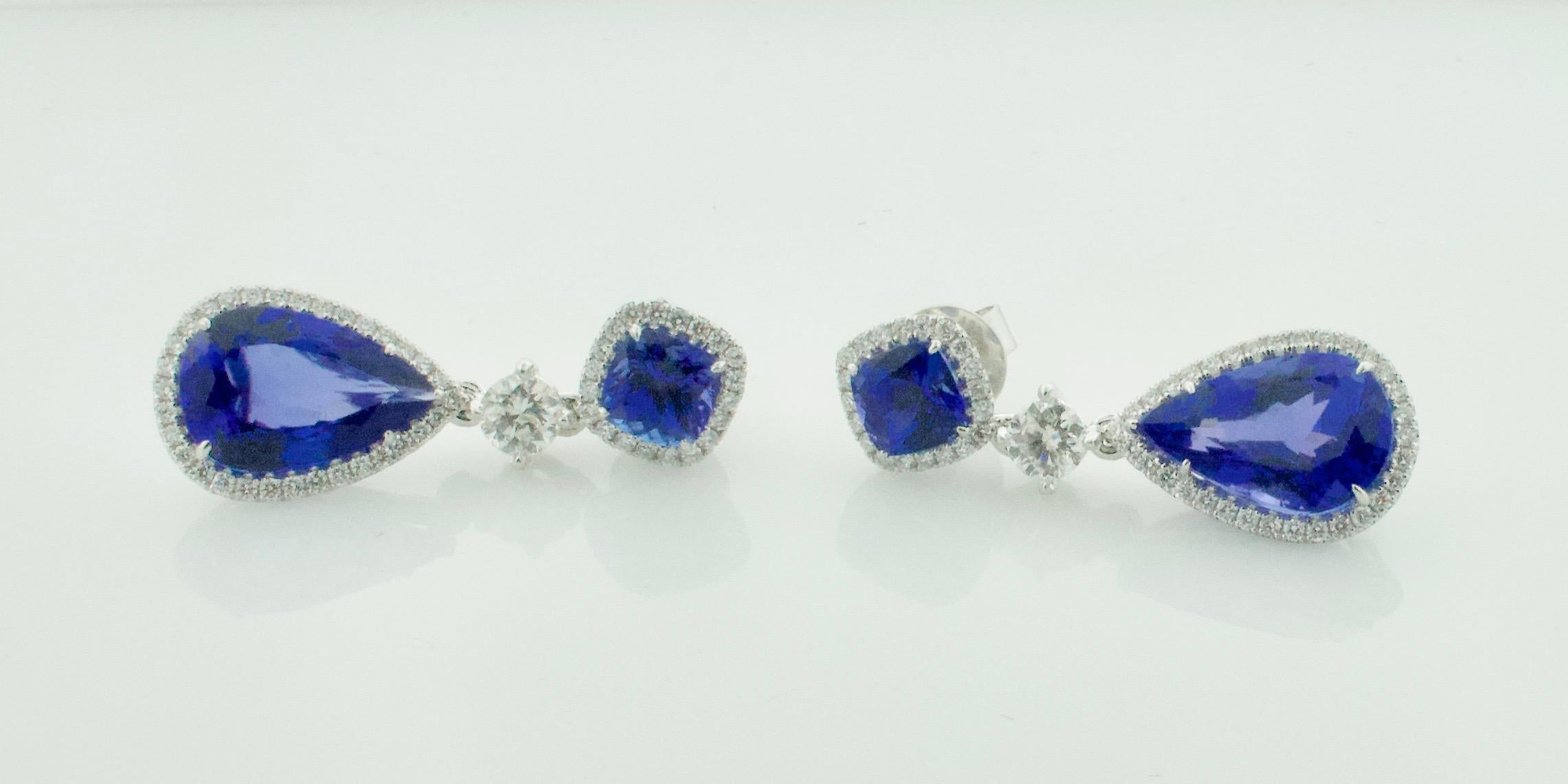Gorgeous Tanzanite and Diamond Dangling Earrings in 18k For Sale 3
