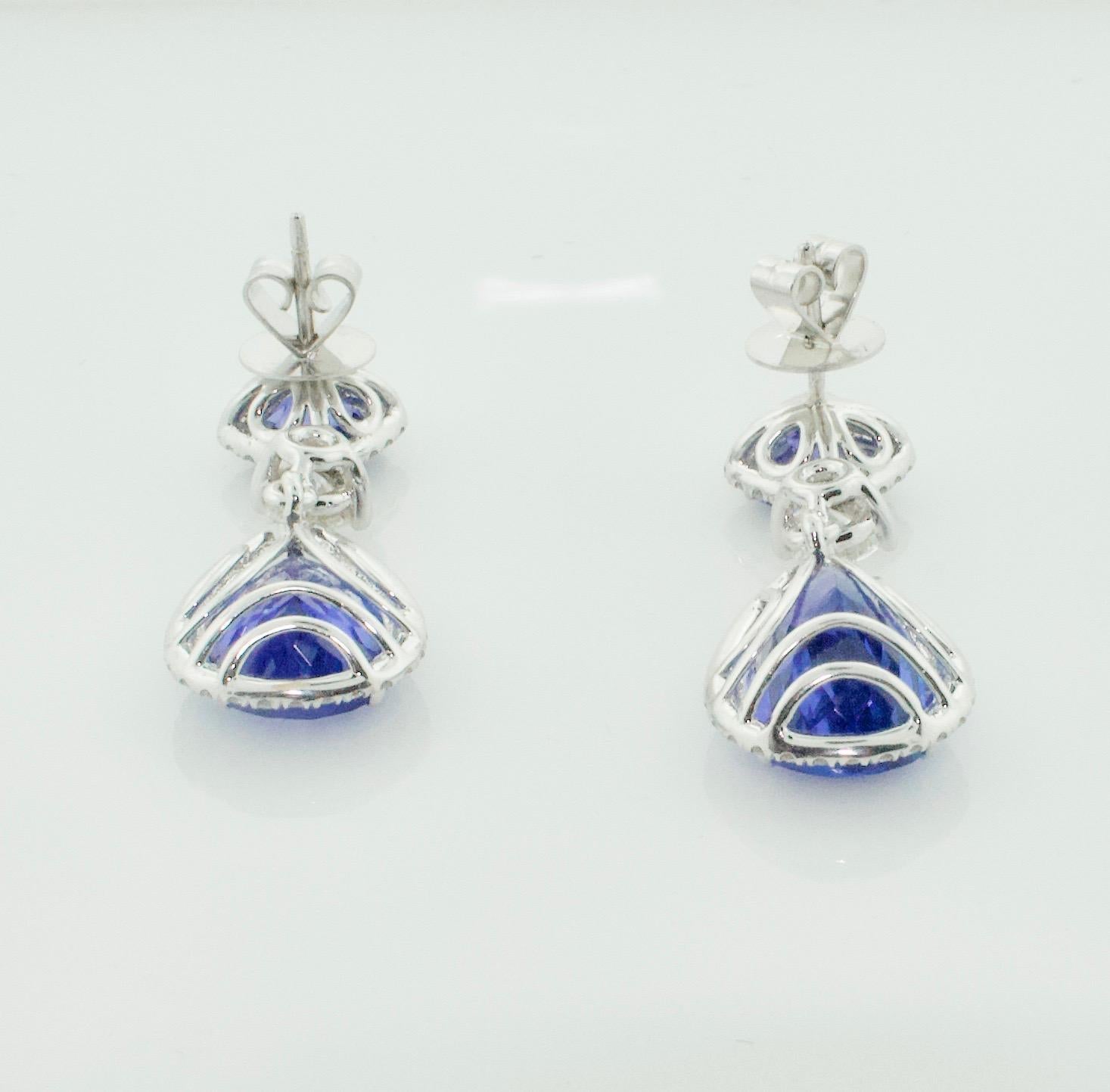 Gorgeous Tanzanite and Diamond Dangling Earrings in 18k For Sale 4