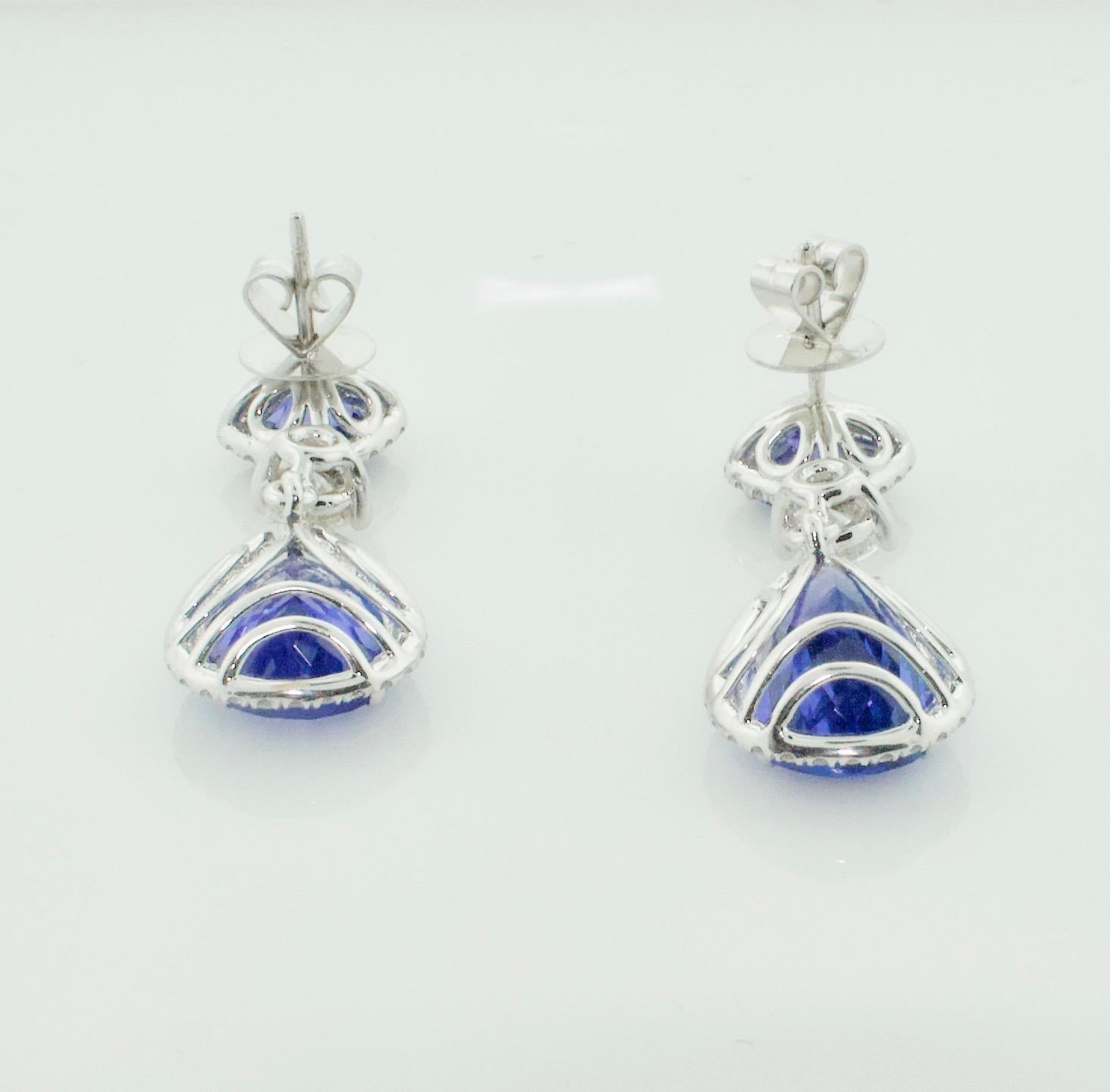 Splendidi orecchini pendenti con tanzanite e diamanti in 18 carati in vendita 4