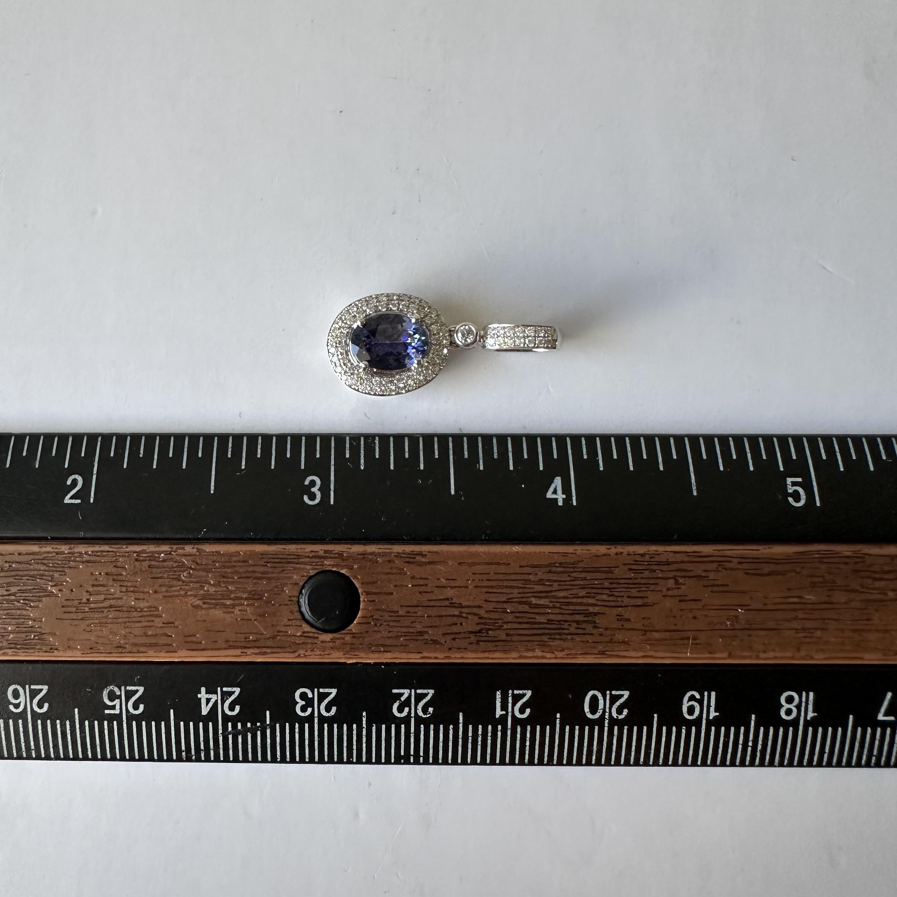 Magnifique pendentif en or blanc 14 carats avec tanzanite et diamants, neuf en vente 1