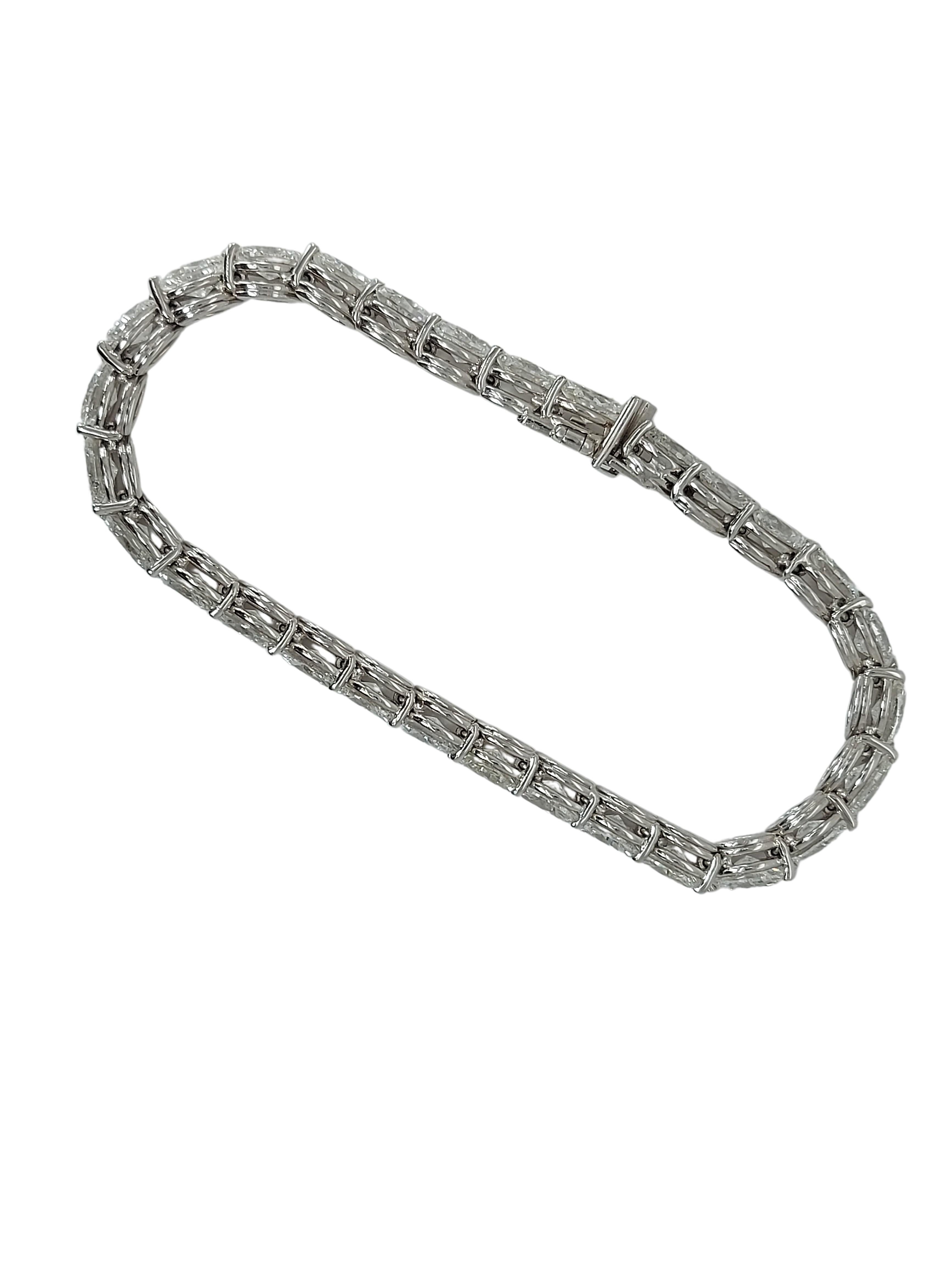 Gorgeous Tennis Diamond Bracelet with 11.6 Ct  Marquise Cut Diamonds For Sale 3