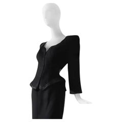 Magnifique veste Thierry Mugler FW 1992 noire Détails en satin soyeux sculptural