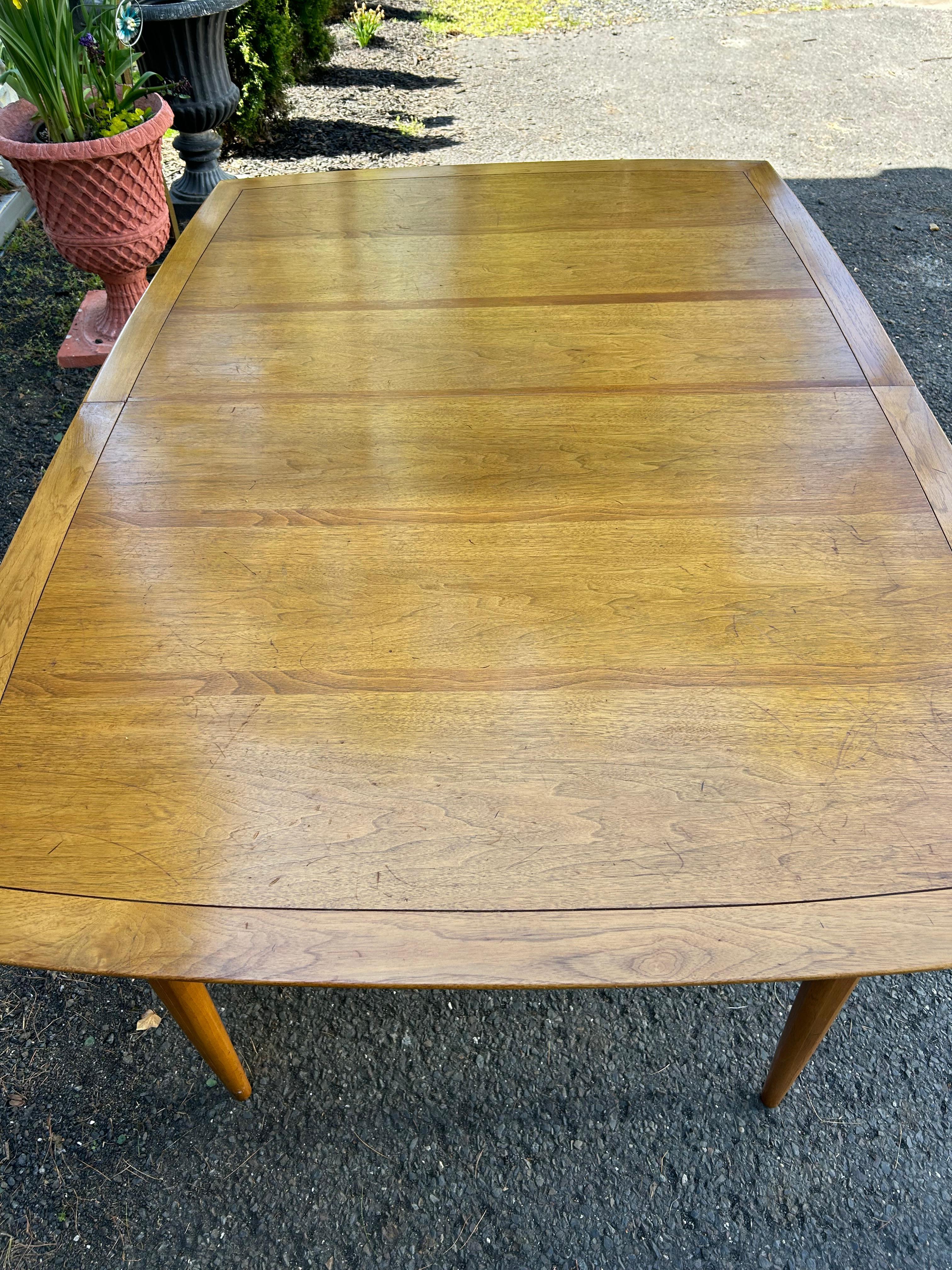 Gorgeous Tomlinson Sophisticate Dining Table Mid-Century Modern In Good Condition For Sale In Pemberton, NJ