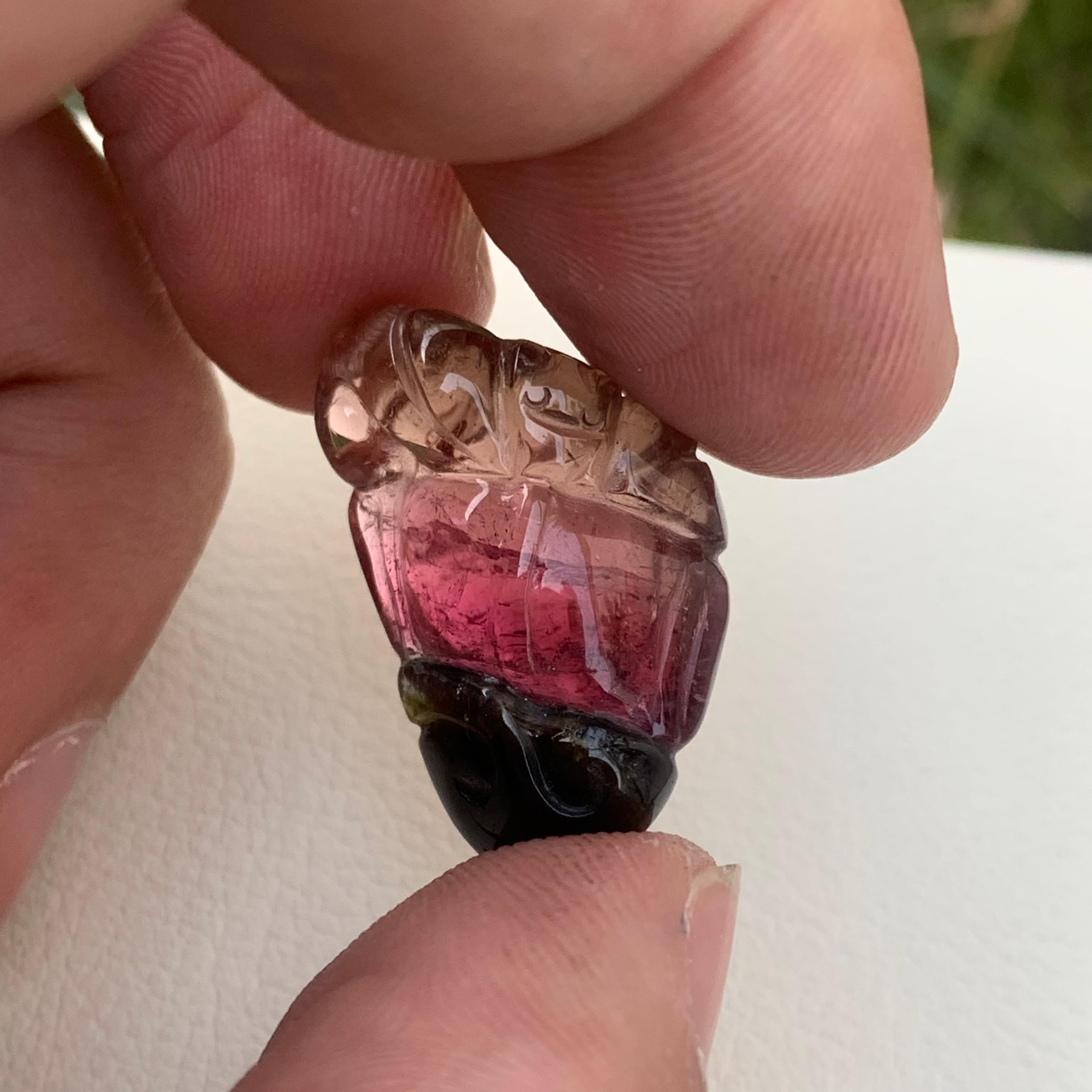 Gorgeous Tri Color Tourmaline Carving Gemstone for Necklace Jewelry 22.25 Carat In New Condition For Sale In Peshawar, PK