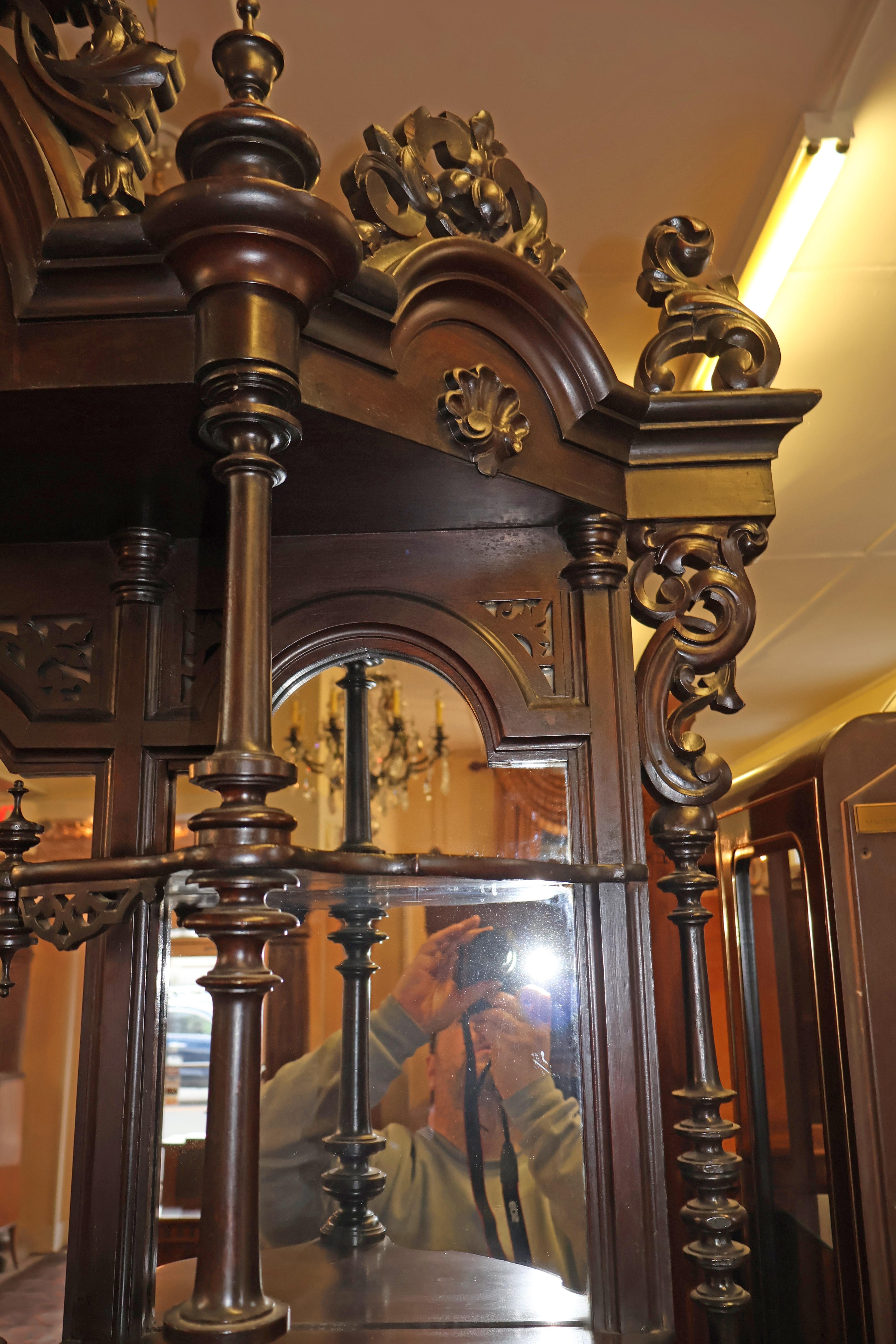 Wunderschöne viktorianische Rosenholz-Etagere aus dem 19. Jahrhundert ATTR Thomas Brooks Brooklyn NY im Angebot 5