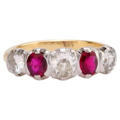 Splendido anello vittoriano con diamante e rubino in oro giallo e bianco 14k con cinque pietre