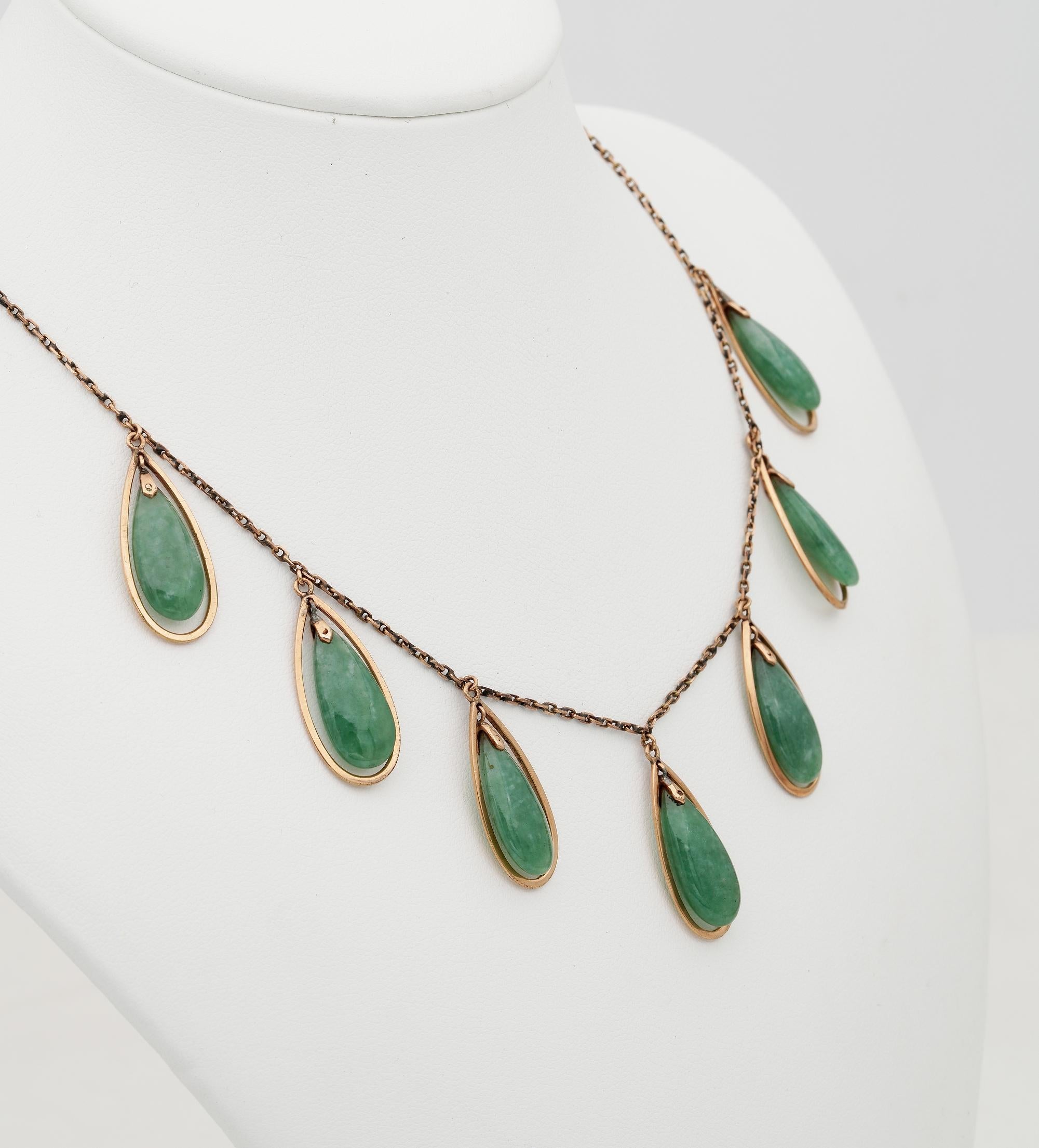 Gorgeous Victorian Natural Apple Jade Drops Necklace In Good Condition In Napoli, IT