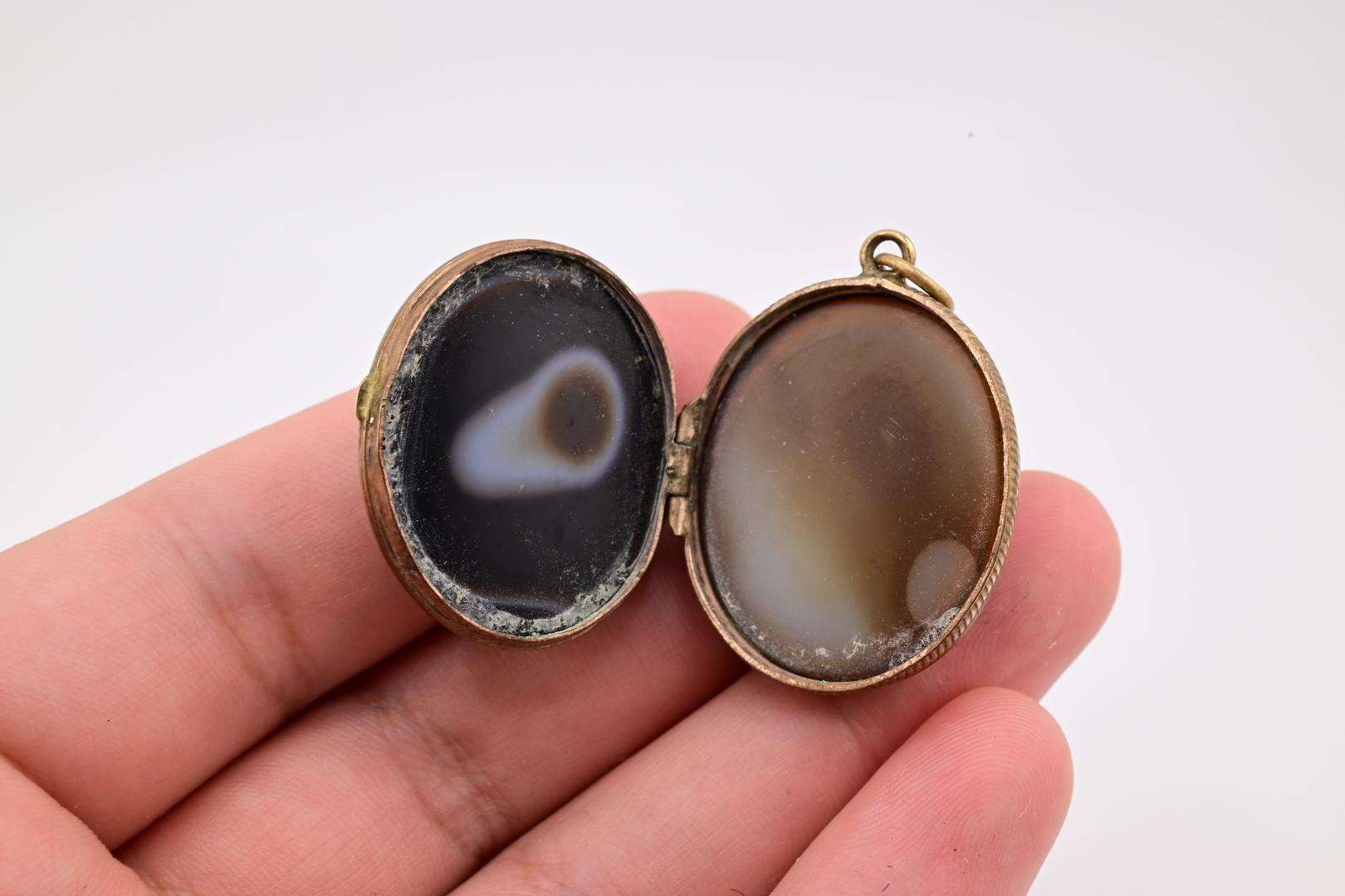 Round Cut Gorgeous Victorian Period Agate Bullseye Locket