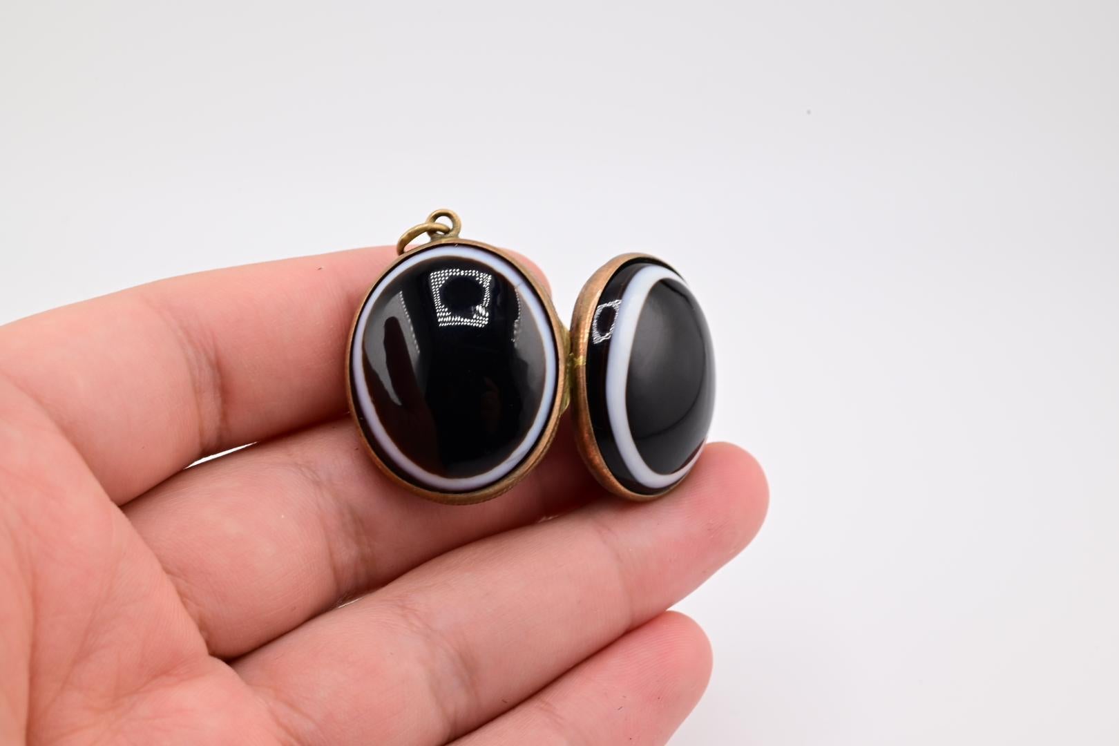 Women's or Men's Gorgeous Victorian Period Agate Bullseye Locket