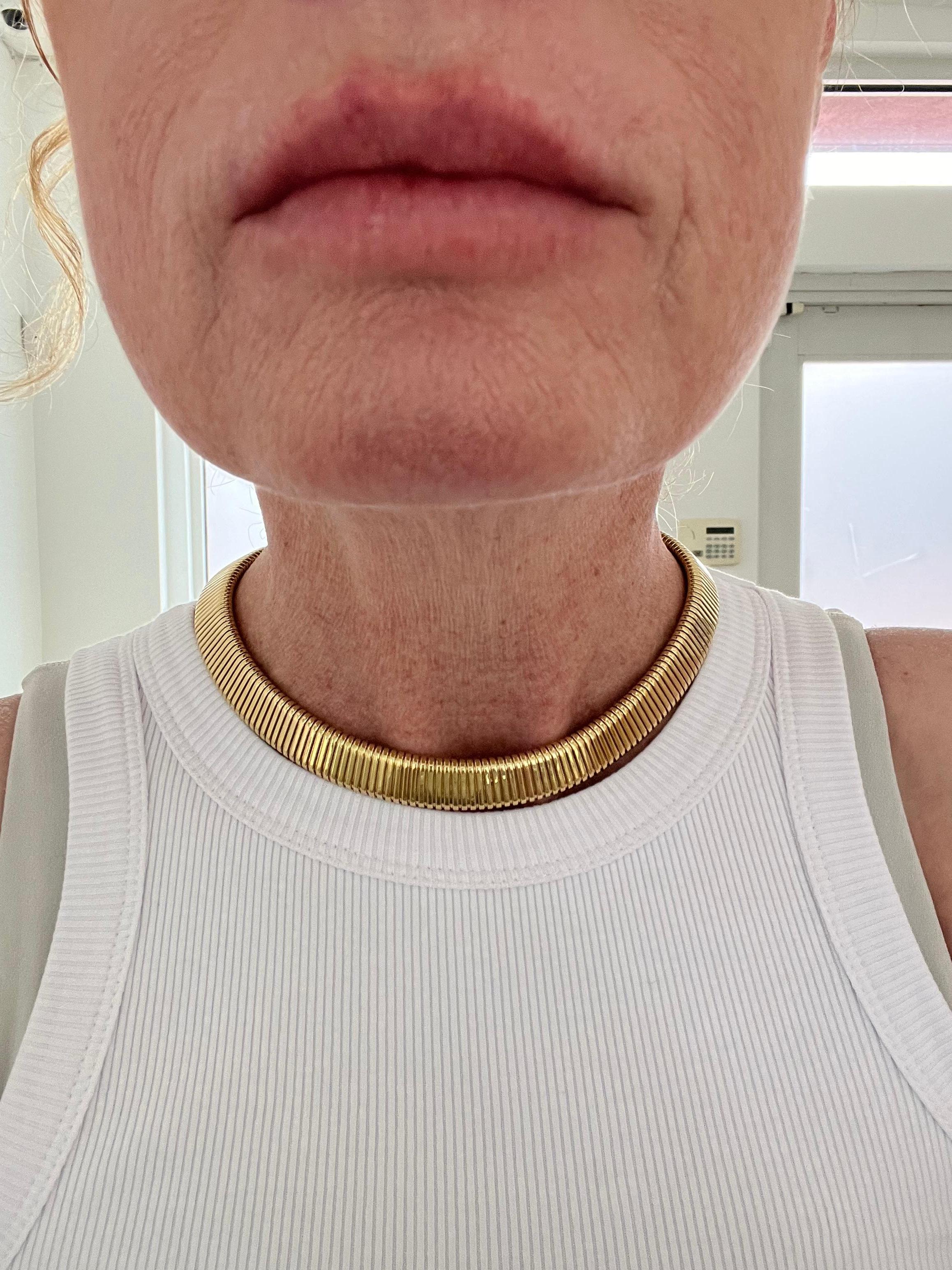 Women's or Men's Gorgeous Vintage 14K Yellow Gold Tubogas Necklace, 16.5 inches.