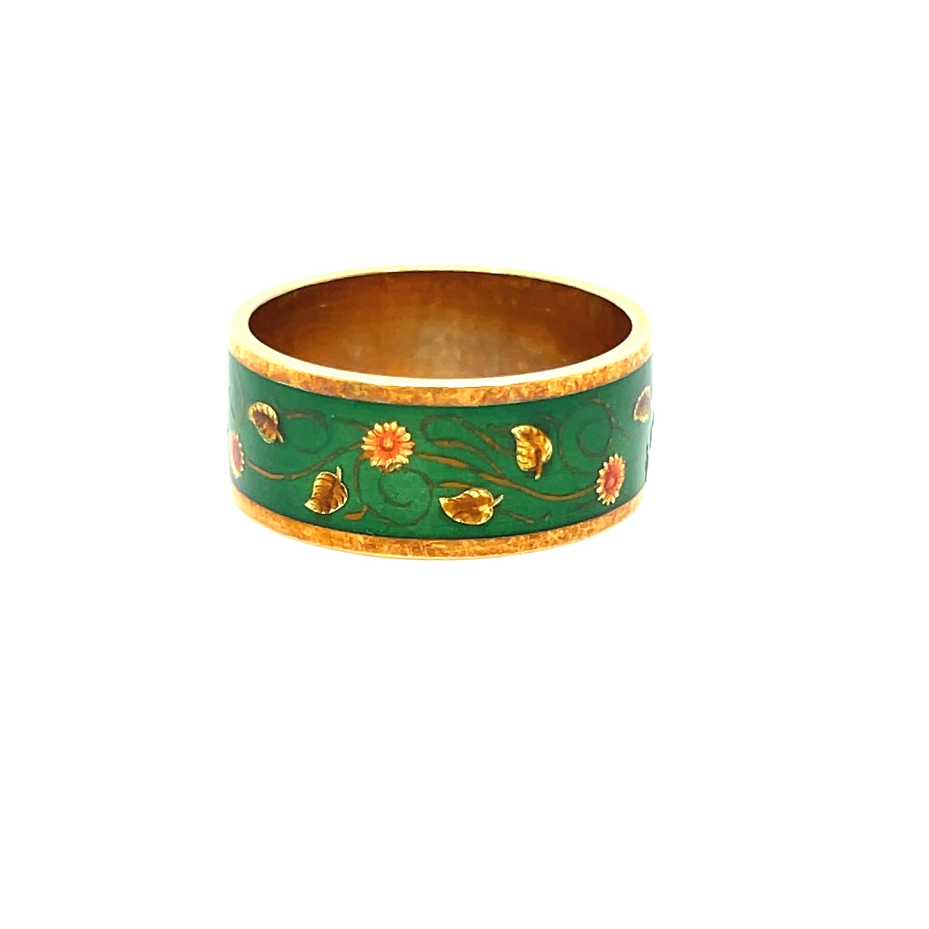 Retro Gorgeous Vintage 18K Yellow Gold Green Leafy Enamel Band Ring. For Sale