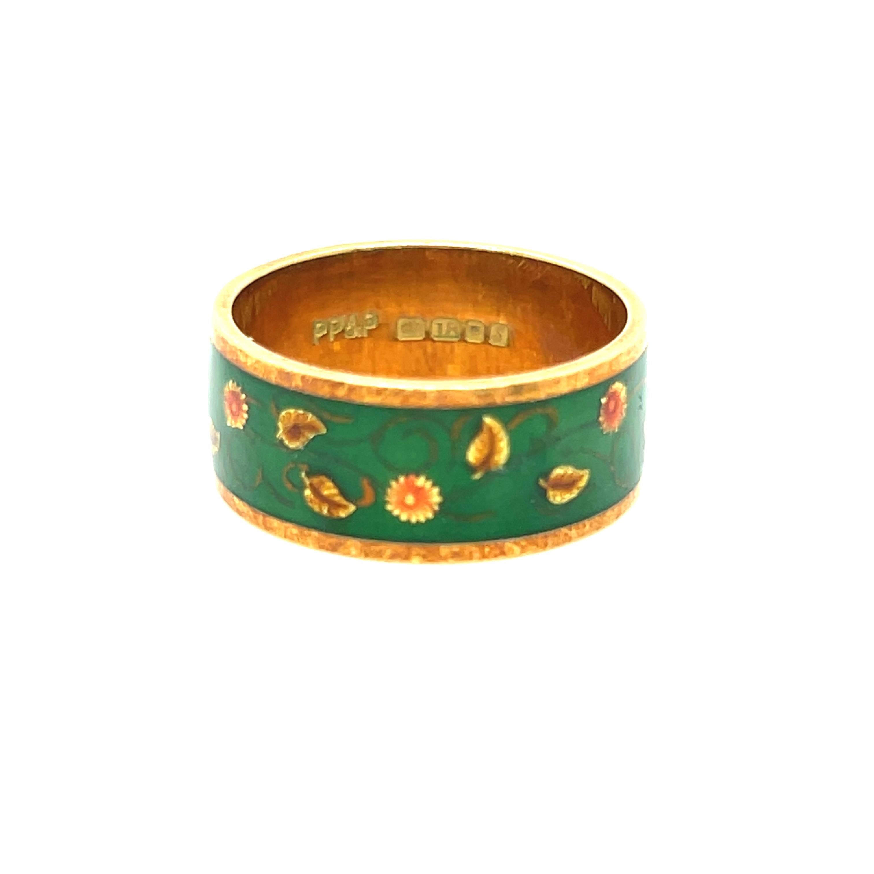 Gorgeous Vintage 18K Yellow Gold Green Leafy Enamel Band Ring. In Good Condition For Sale In San Francisco, CA