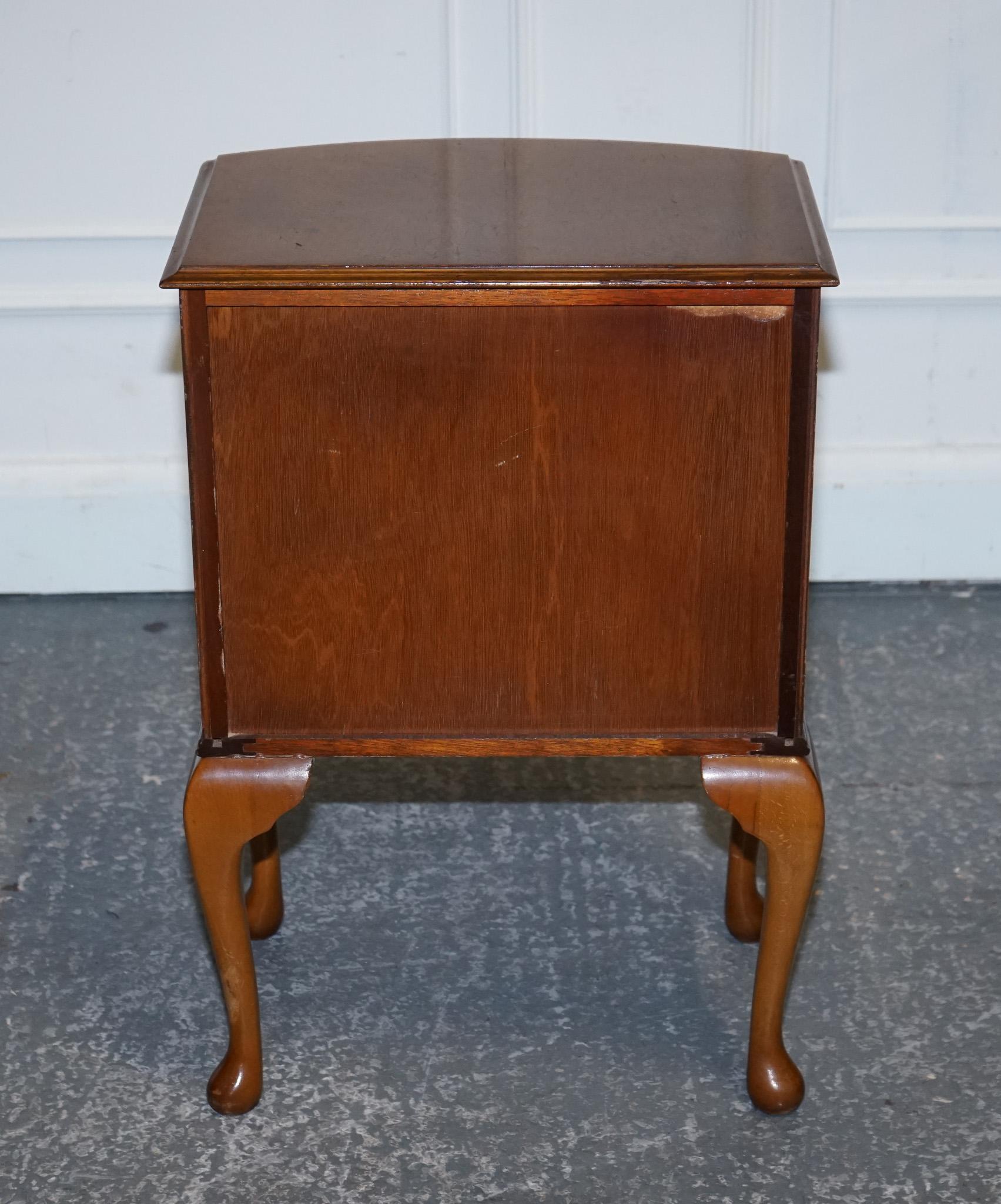 Magnifique table d'appoint QUEEN ANNE LEGS style art déco en vente 2