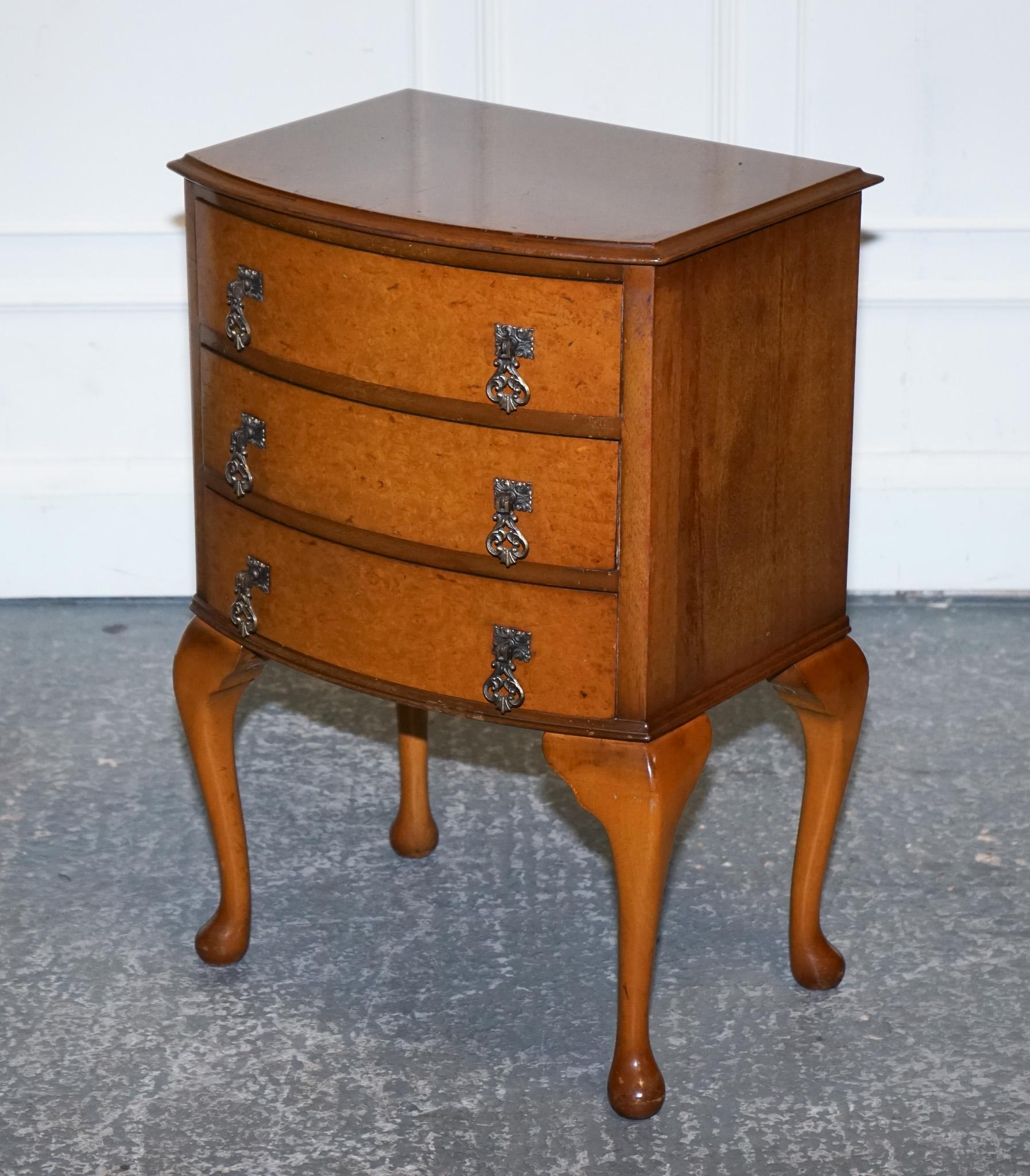 Queen Anne Magnifique table d'appoint QUEEN ANNE LEGS style art déco en vente